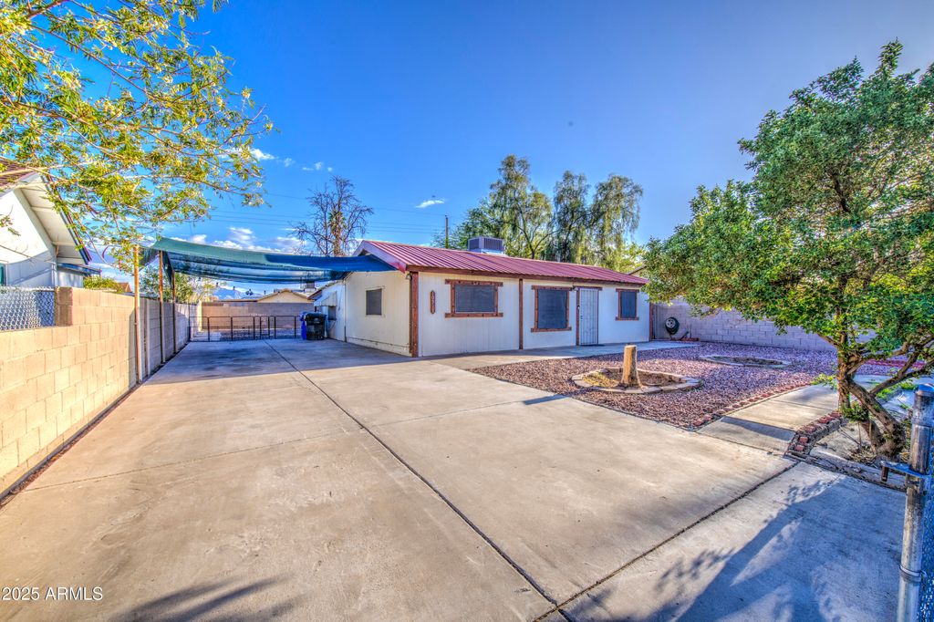 Photo of 10917 W Apache Street, Avondale, AZ 85323 (MLS # 6890251)