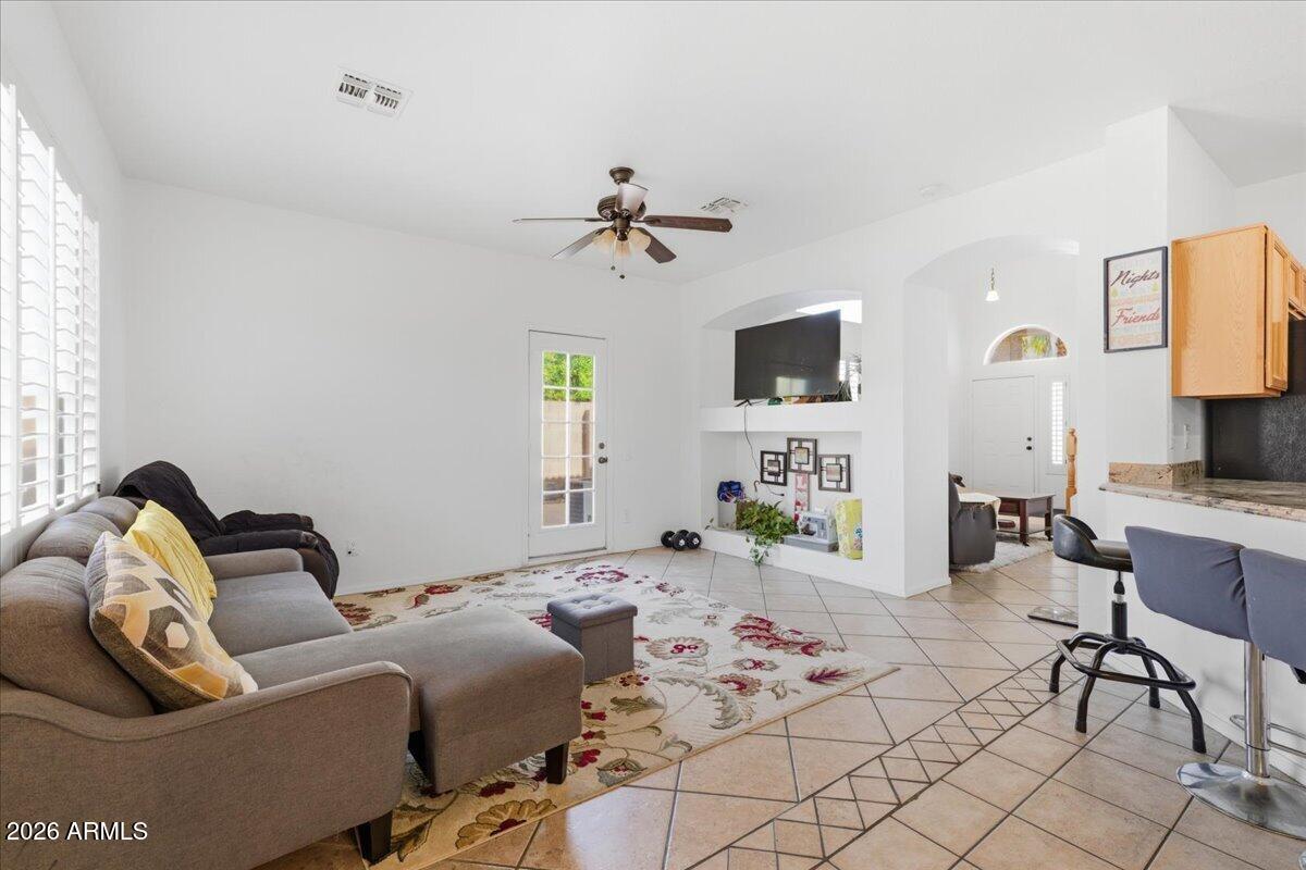 4740 E MOUNTAIN VISTA Drive