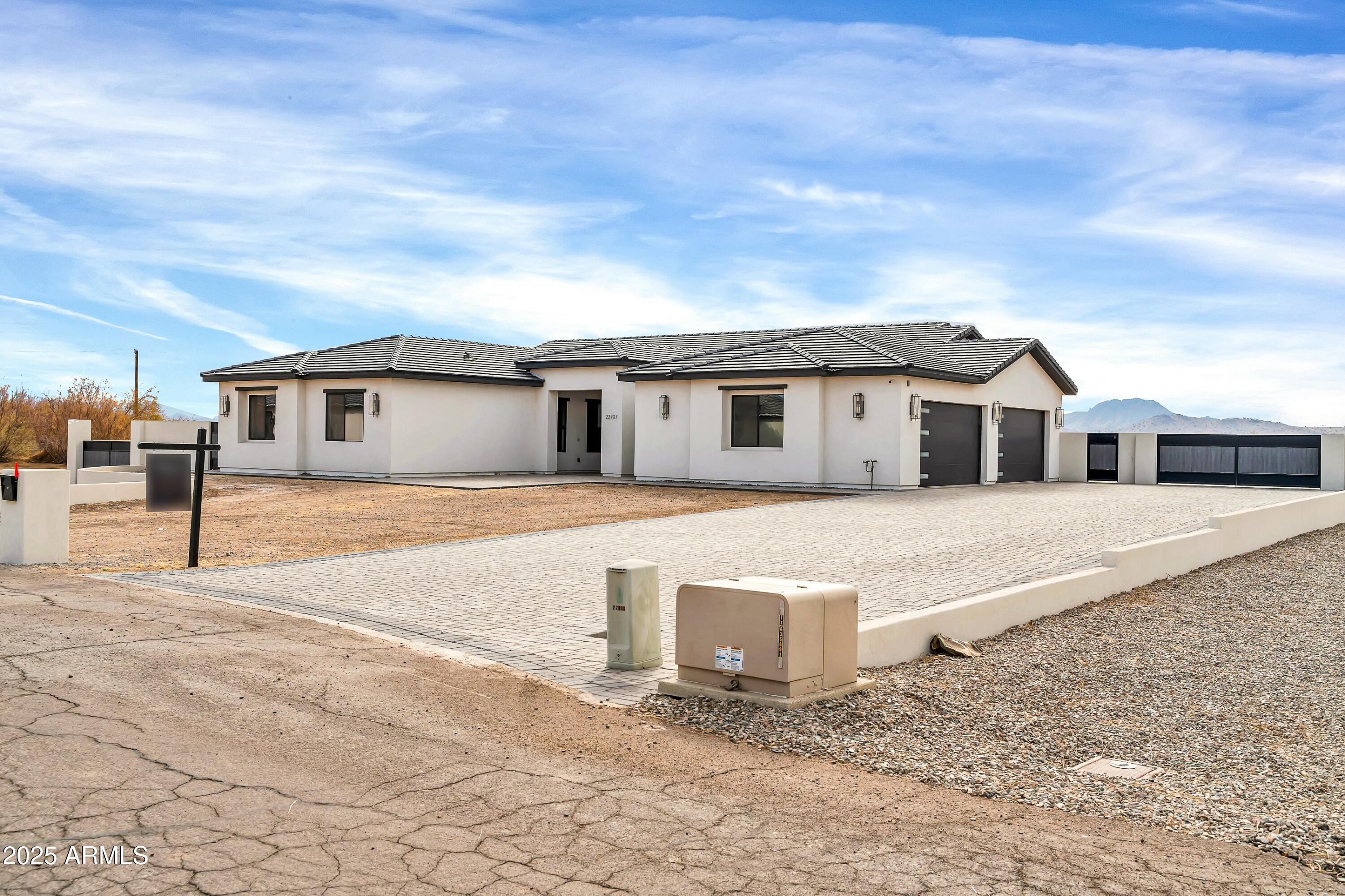22707 W LA MIRADA Drive
