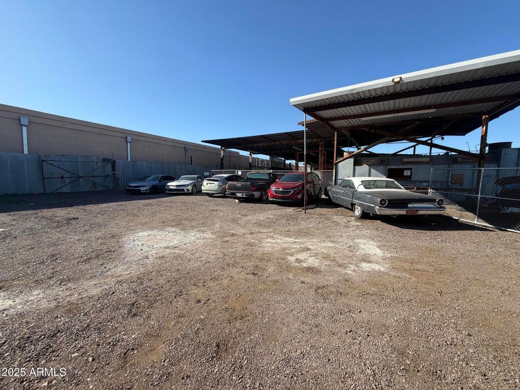 Photo of 921 N Dysart Road, Avondale, AZ 85323 (MLS # 6956468)