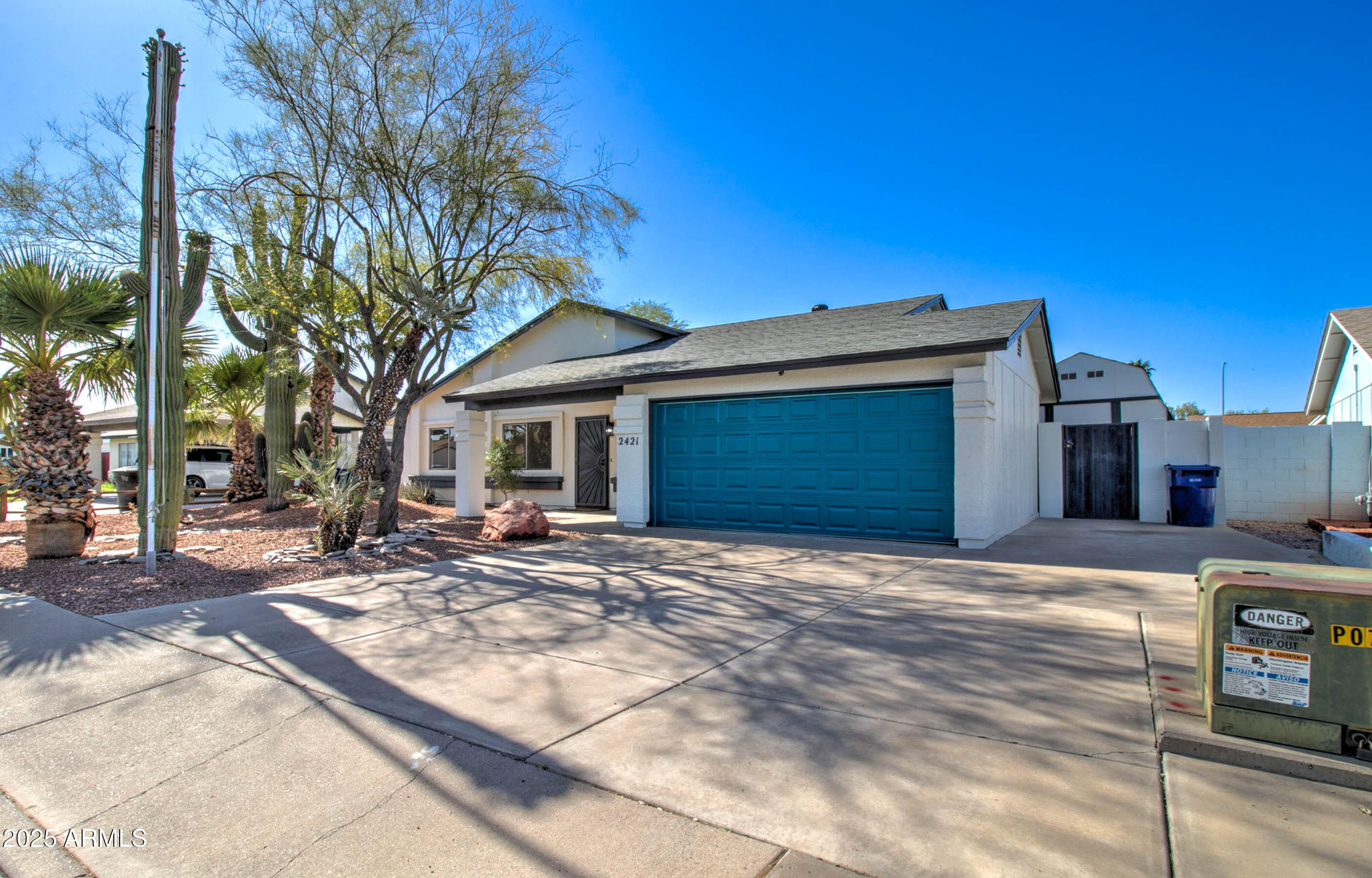 2421 E DRAGOON Avenue