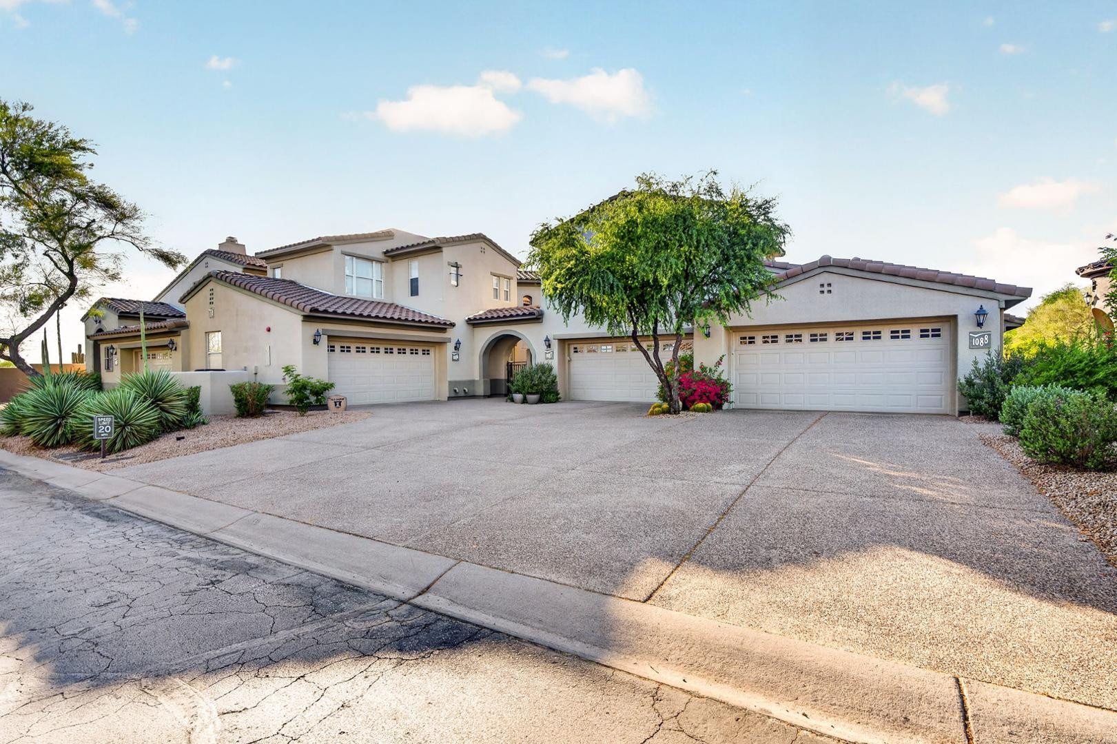 20802 N GRAYHAWK Drive 1087