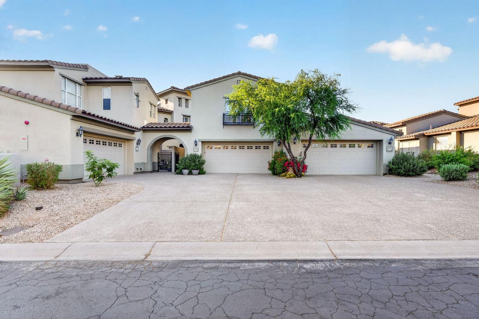 20802 N GRAYHAWK Drive 1087