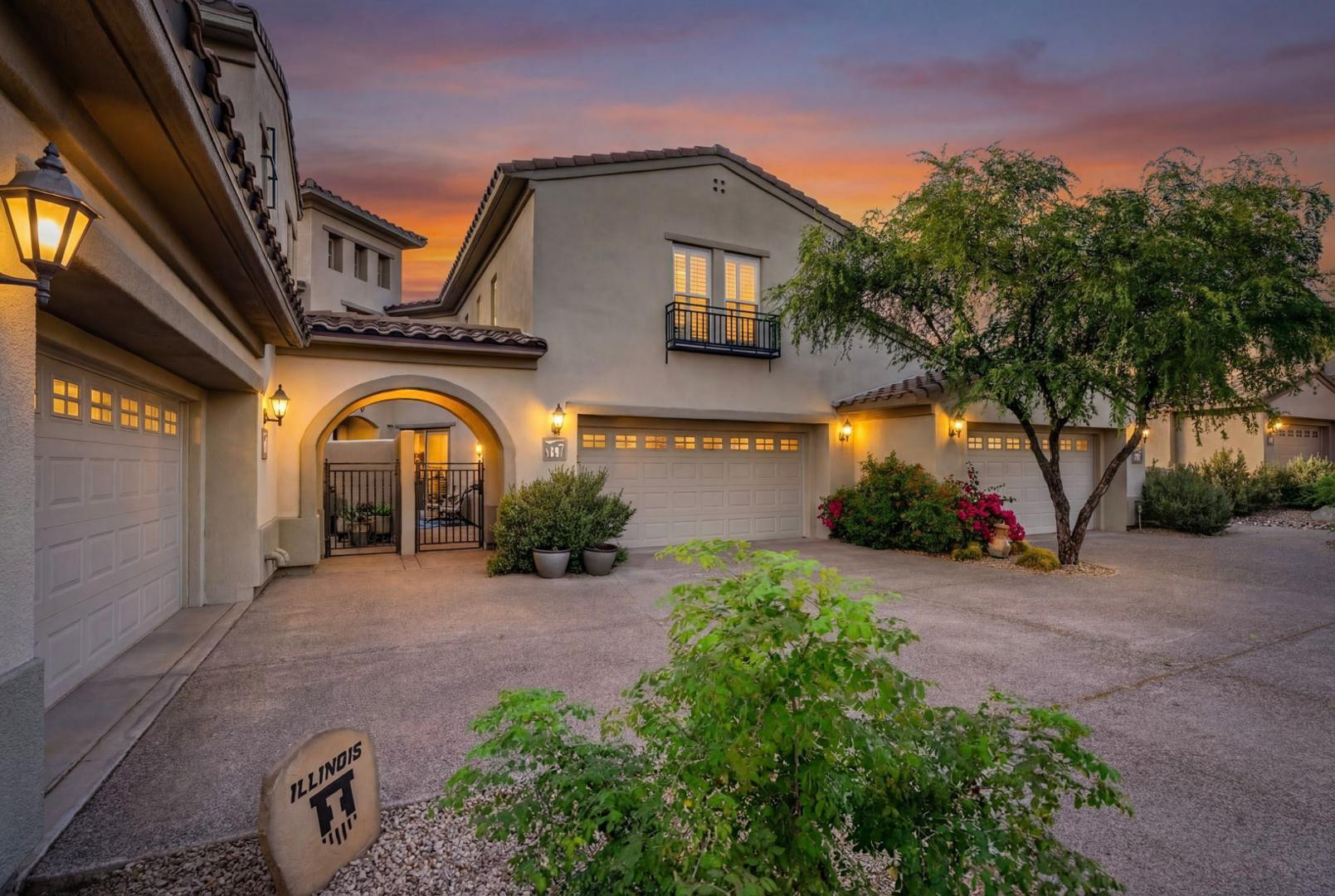 20802 N GRAYHAWK Drive 1087
