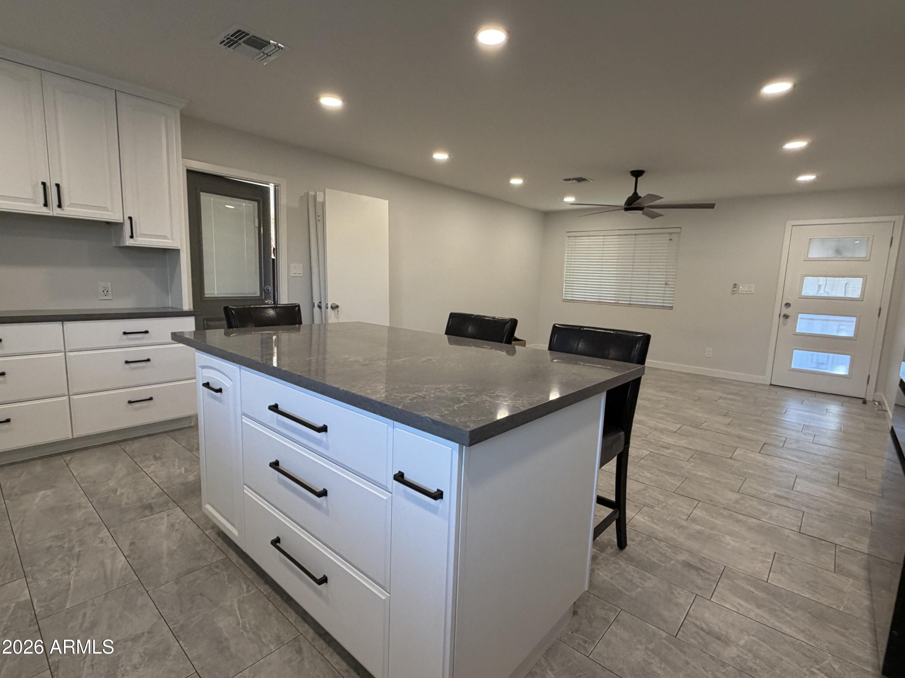 4140 W PARADISE Drive