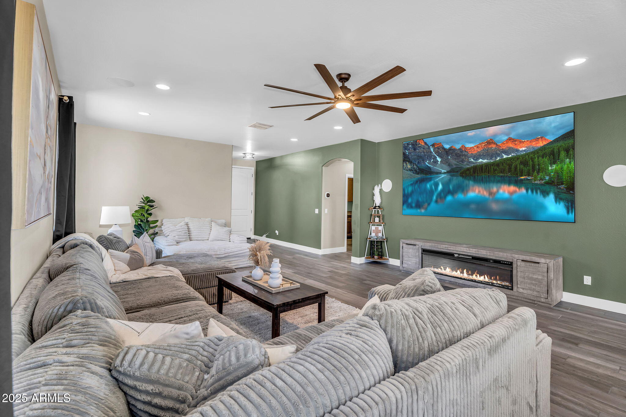 27550 N SILVERLEAF Road