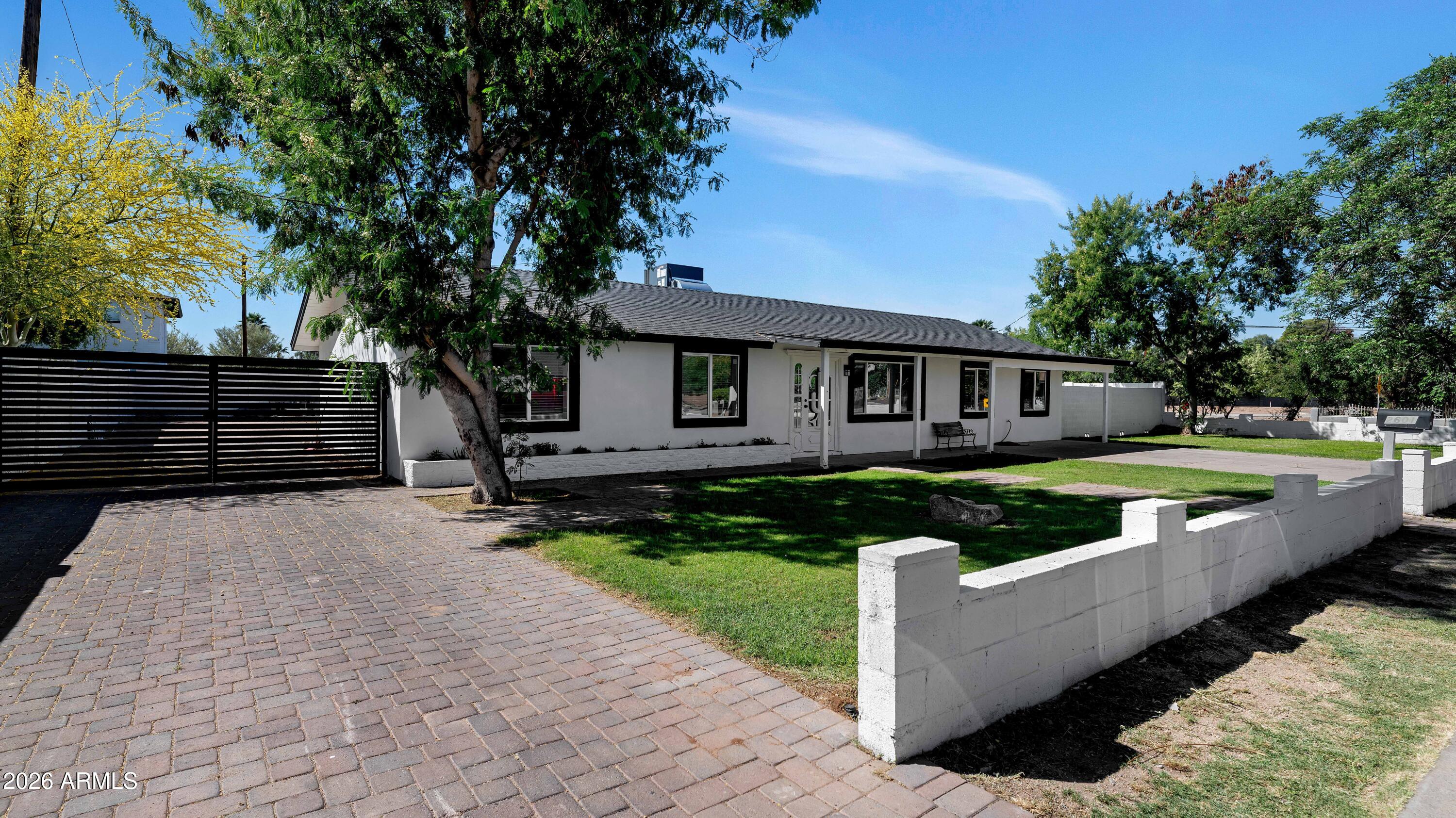 2601 E Harvard Street