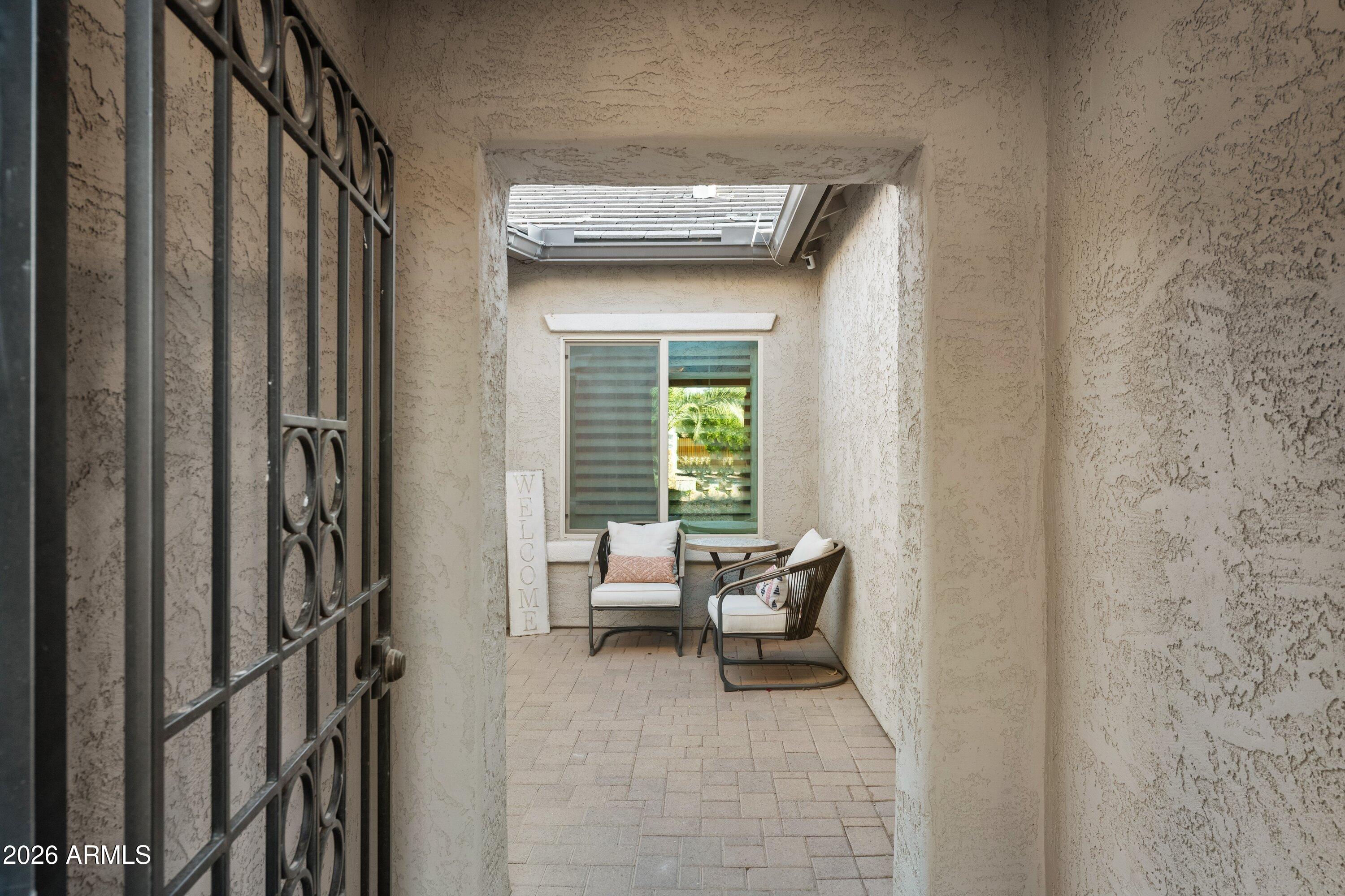 5843 W VICTORY Court