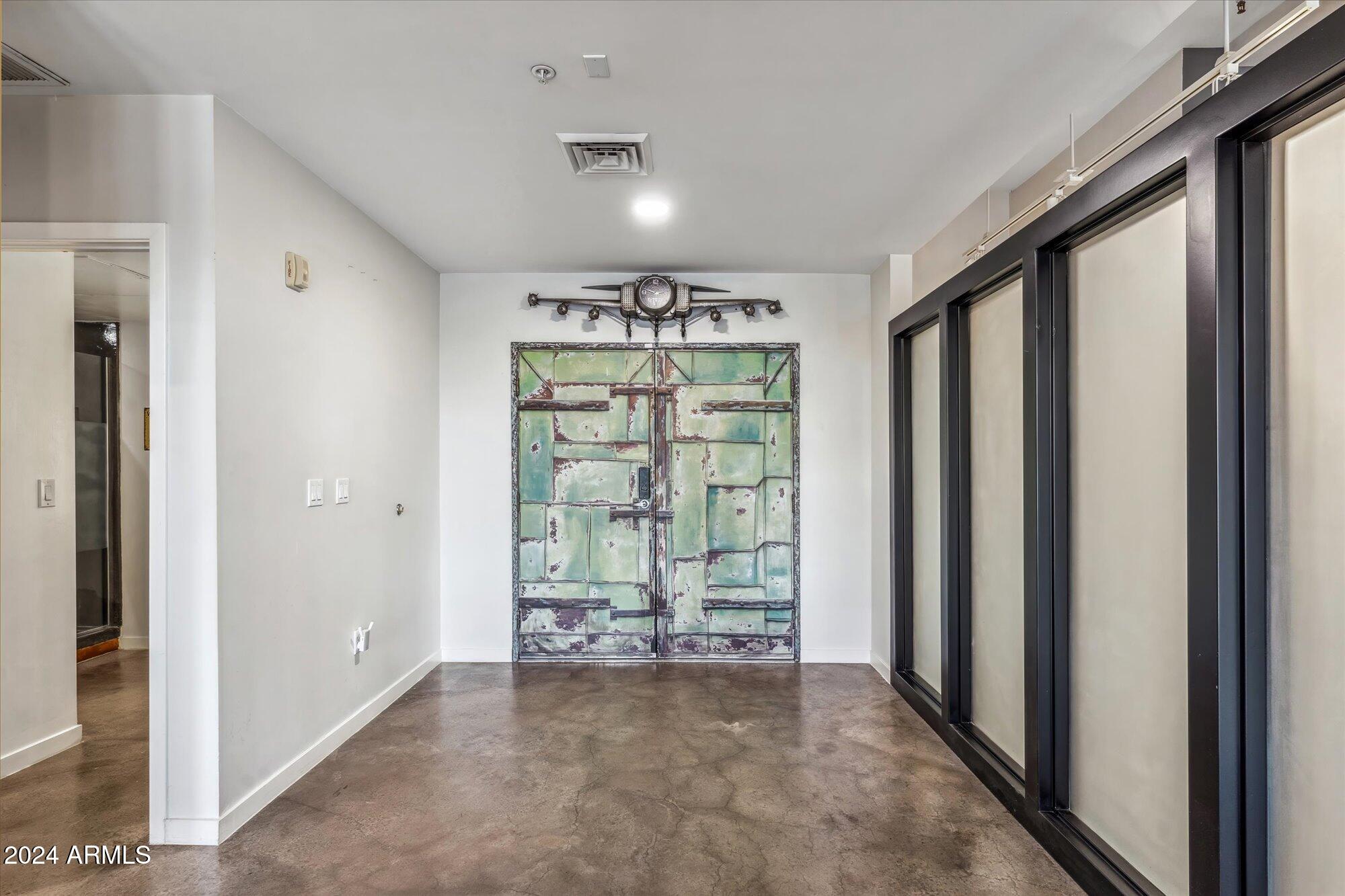 914 E OSBORN Road 202