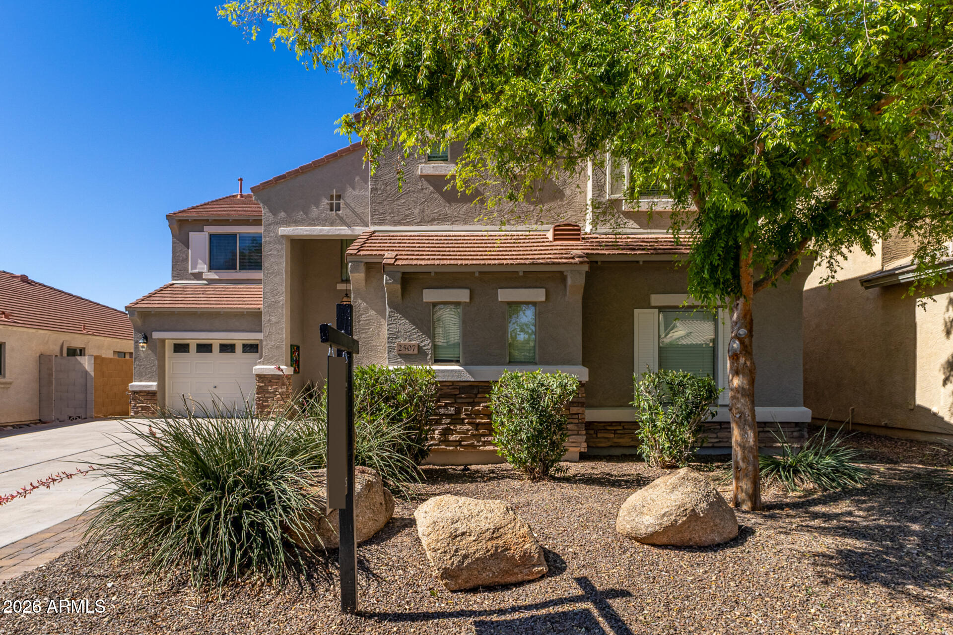 2507 E RUSTLING OAKS Lane