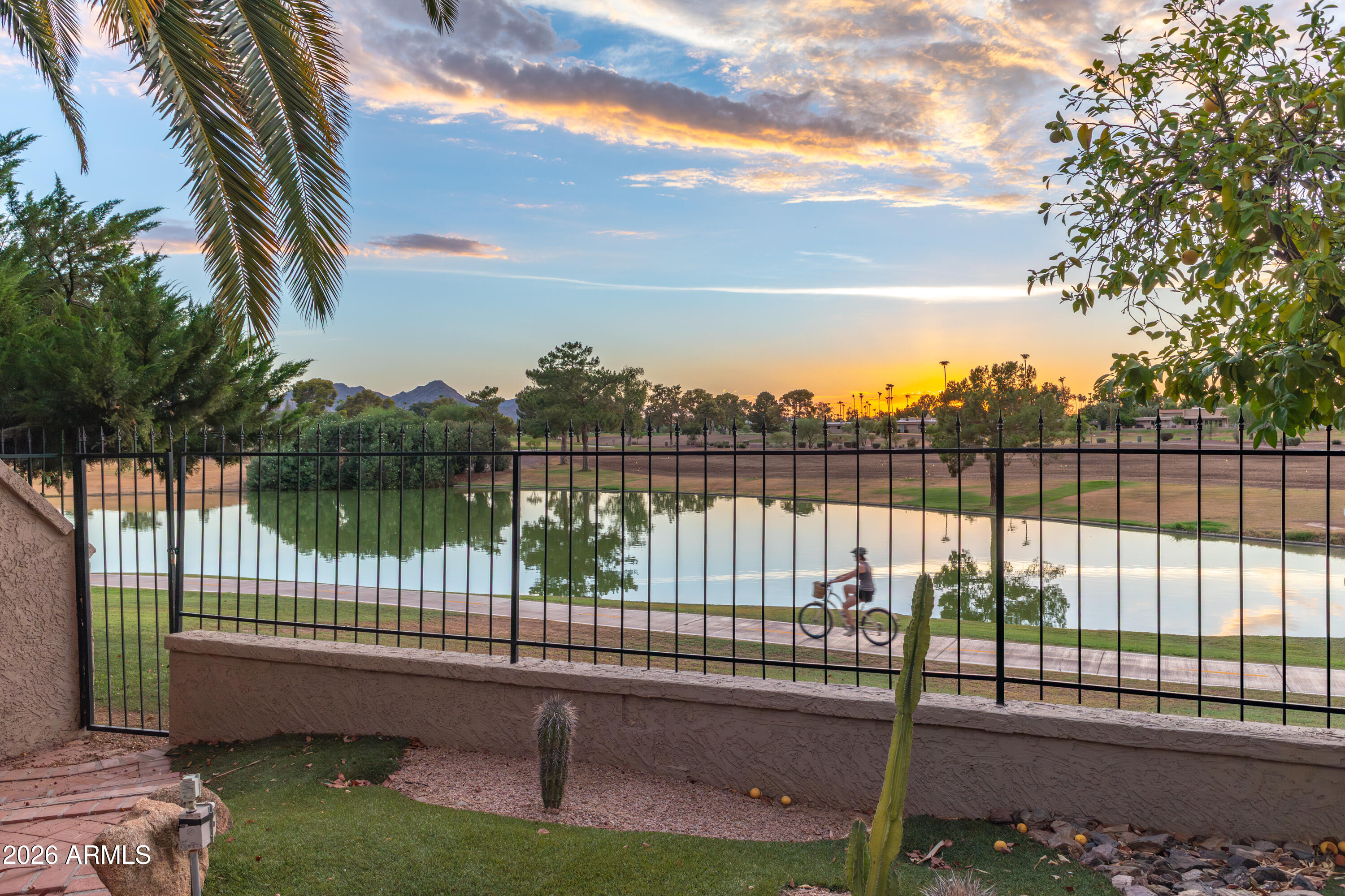7814 N VIA DE FRONTERA --