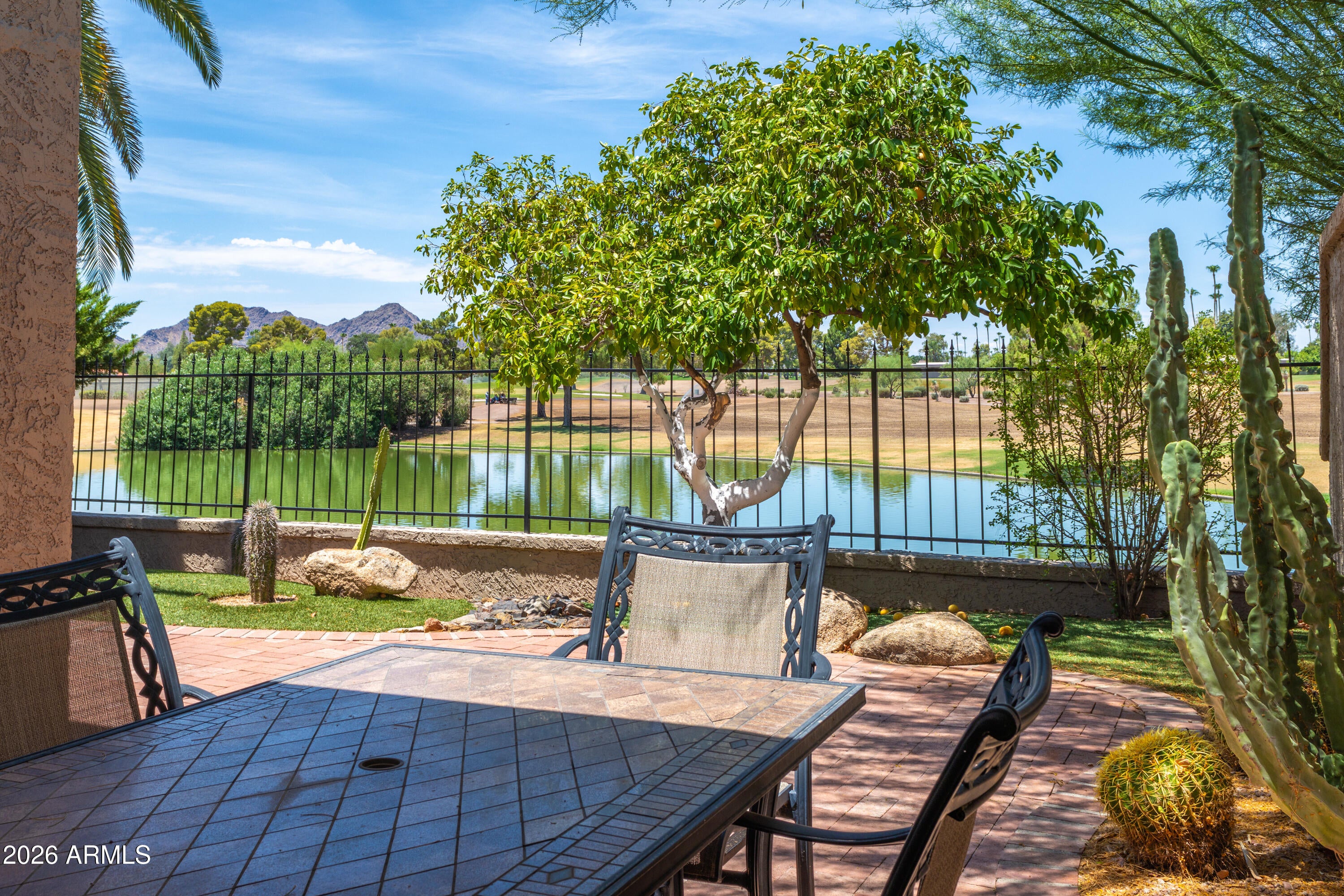 7814 N VIA DE FRONTERA --