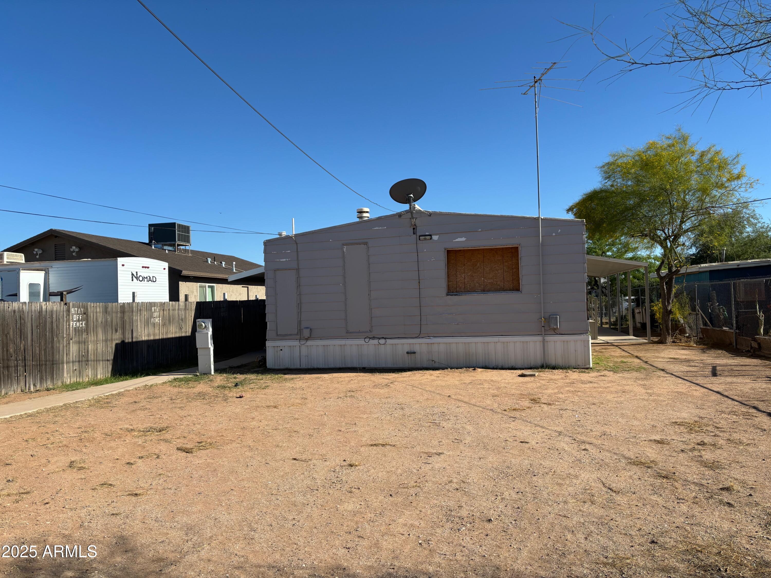 614 W 12TH Street