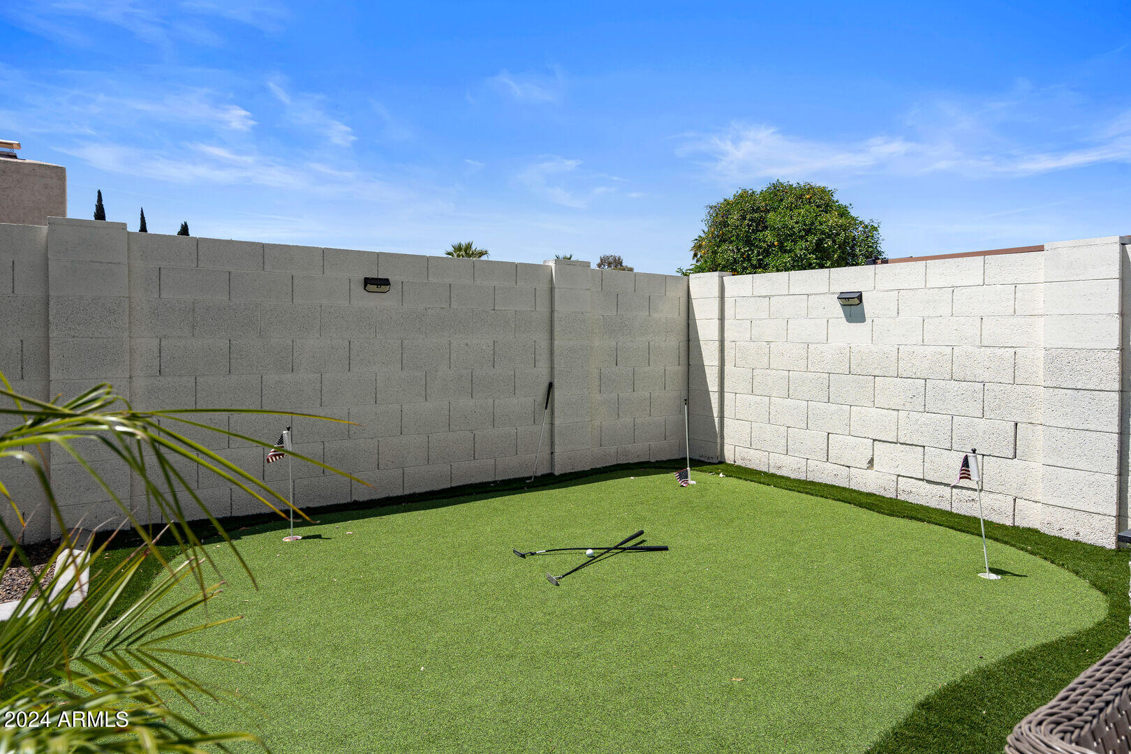 1757 E HACKAMORE Street