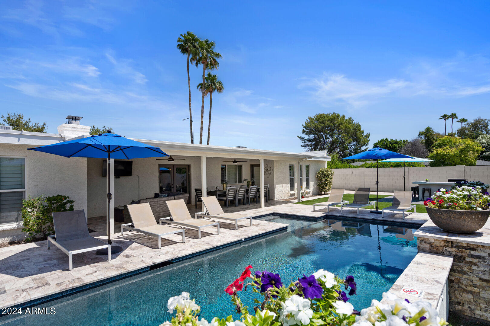 1757 E HACKAMORE Street