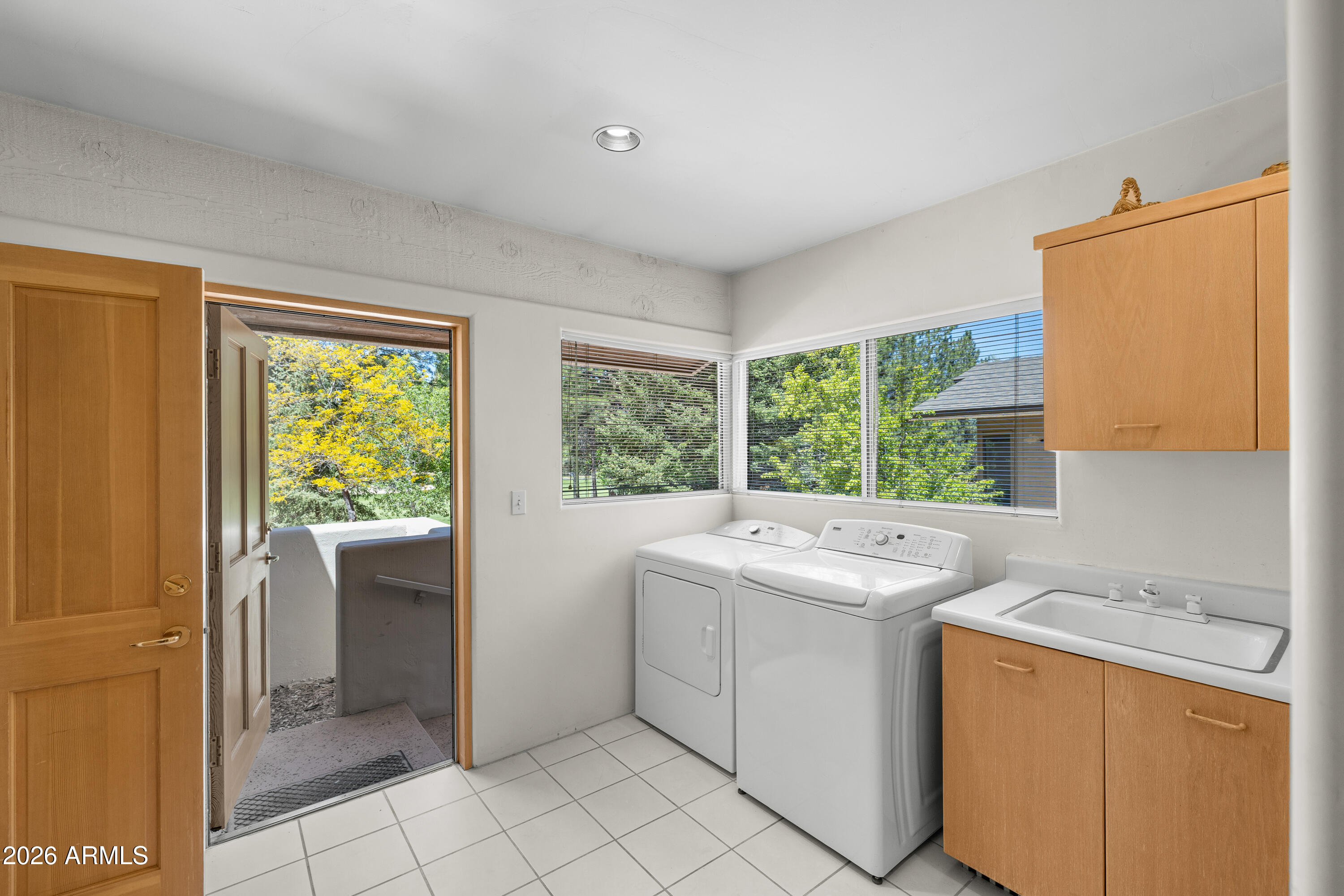 Flagstaff, Arizona, 86004, United States, 3 Bedrooms Bedrooms, ,3 BathroomsBathrooms,Residential,Pending,2045808