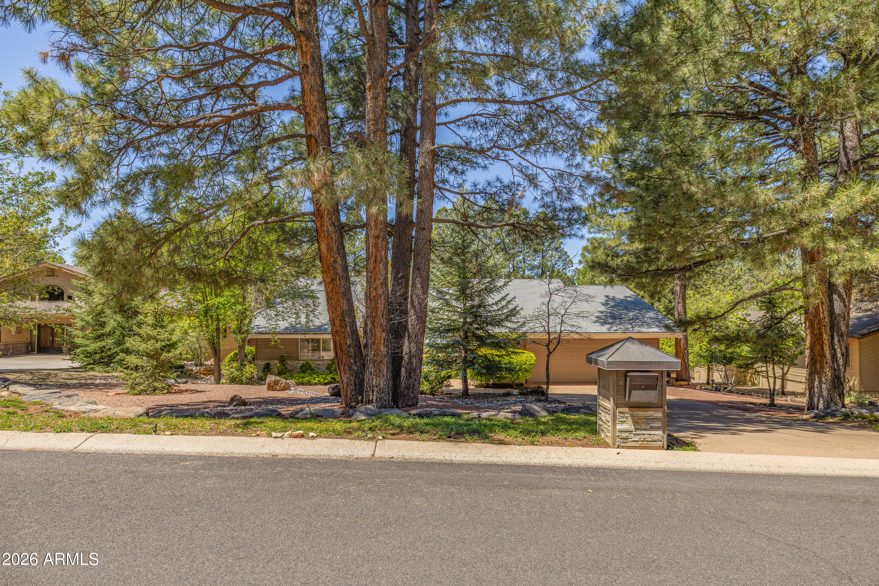 1607 N MARIPOSA Road