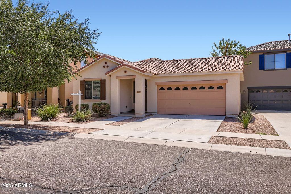 Photo of 3323 E Oakland Street, Gilbert, AZ 85295 (MLS # 6919359)