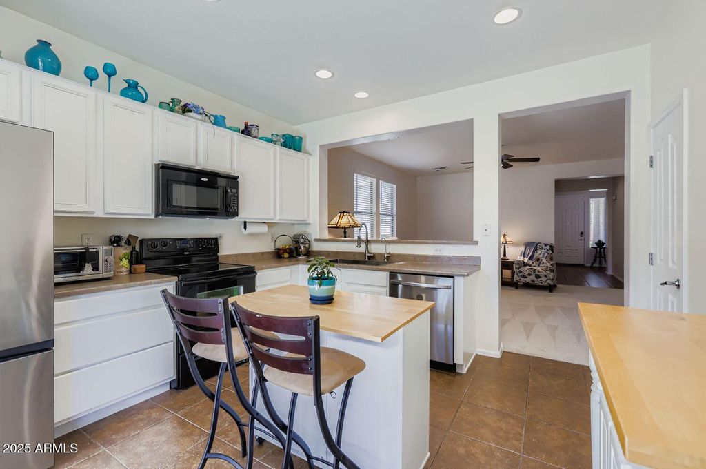Photo of 3323 E Oakland Street, Gilbert, AZ 85295 (MLS # 6919359)