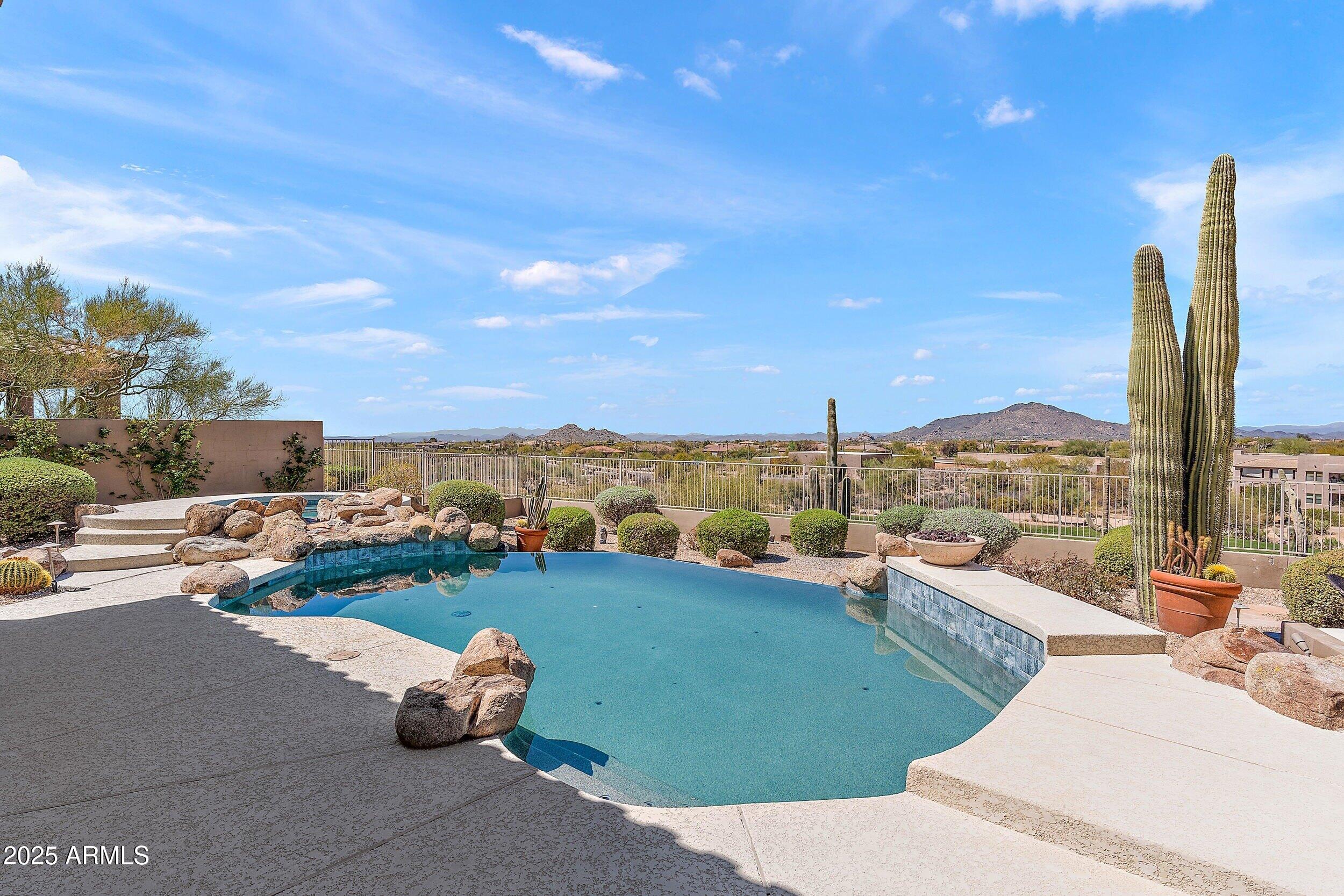 9620 E ROADRUNNER Drive