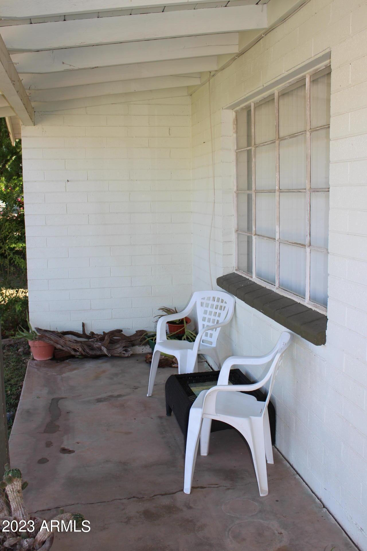 910 S Una Avenue