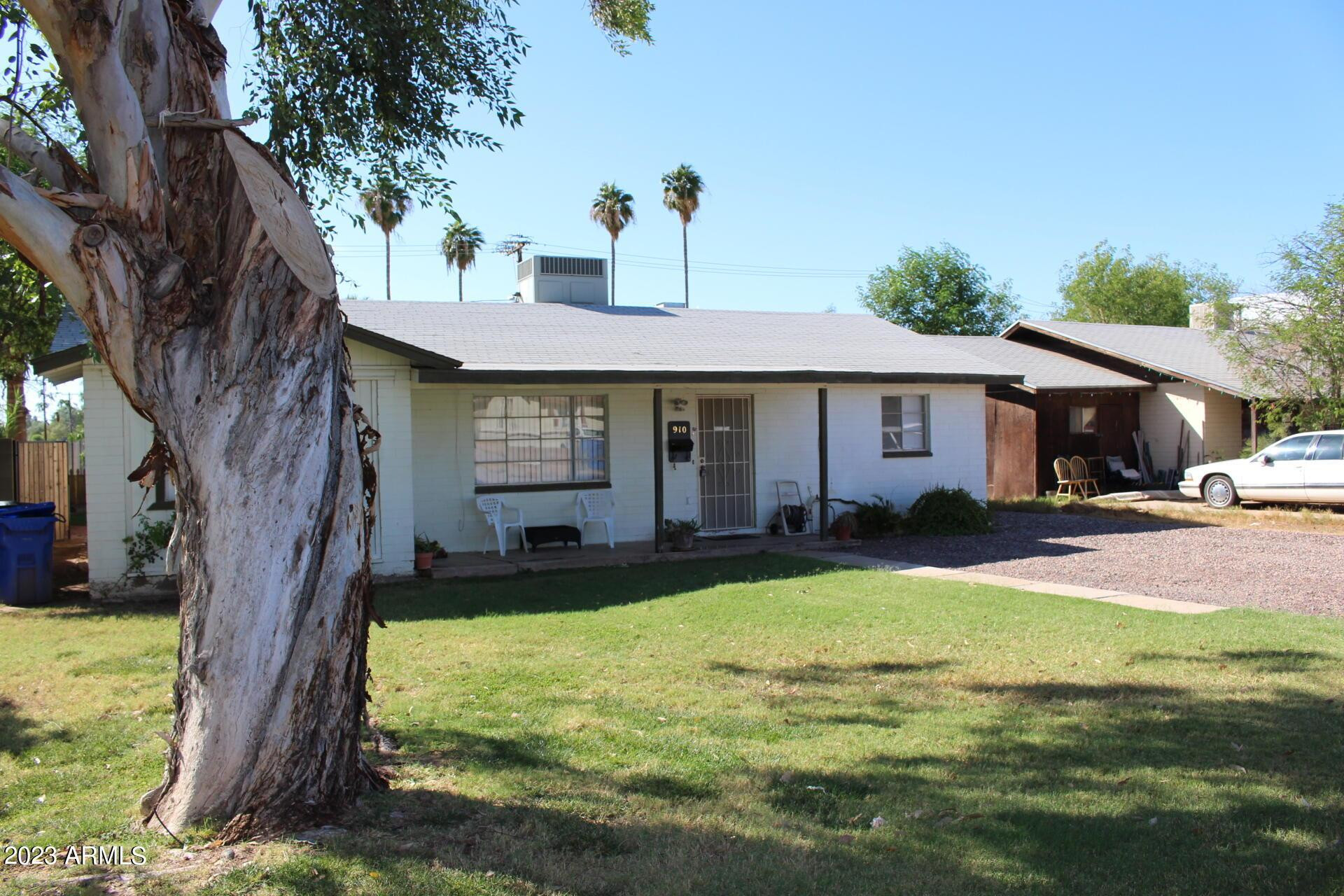 910 S Una Avenue