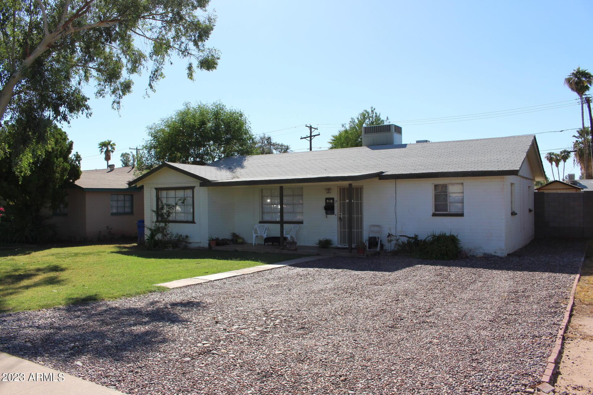 910 S Una Avenue