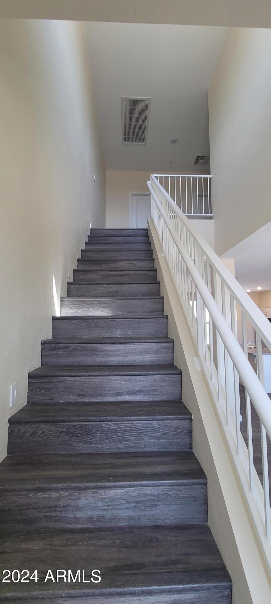 Photo 9 of 19 of 639 W PEPPER Place 109 townhome