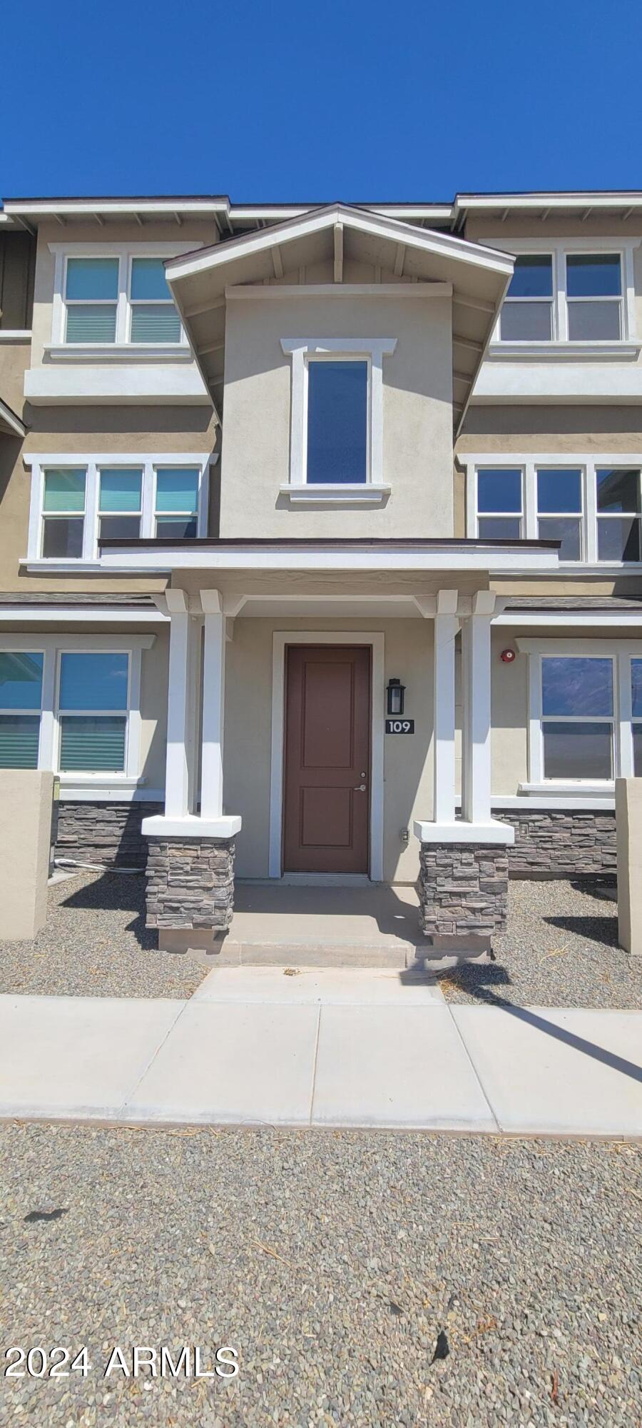 Photo 4 of 19 of 639 W PEPPER Place 109 townhome