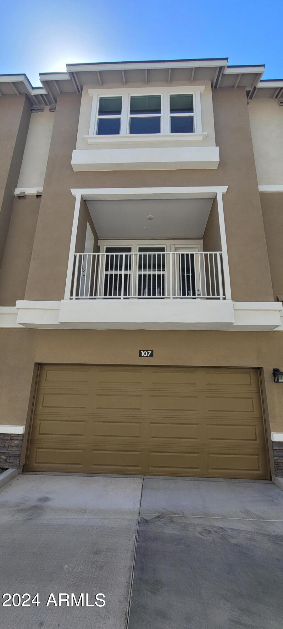 Photo 6 of 19 of 639 W PEPPER Place 109 townhome