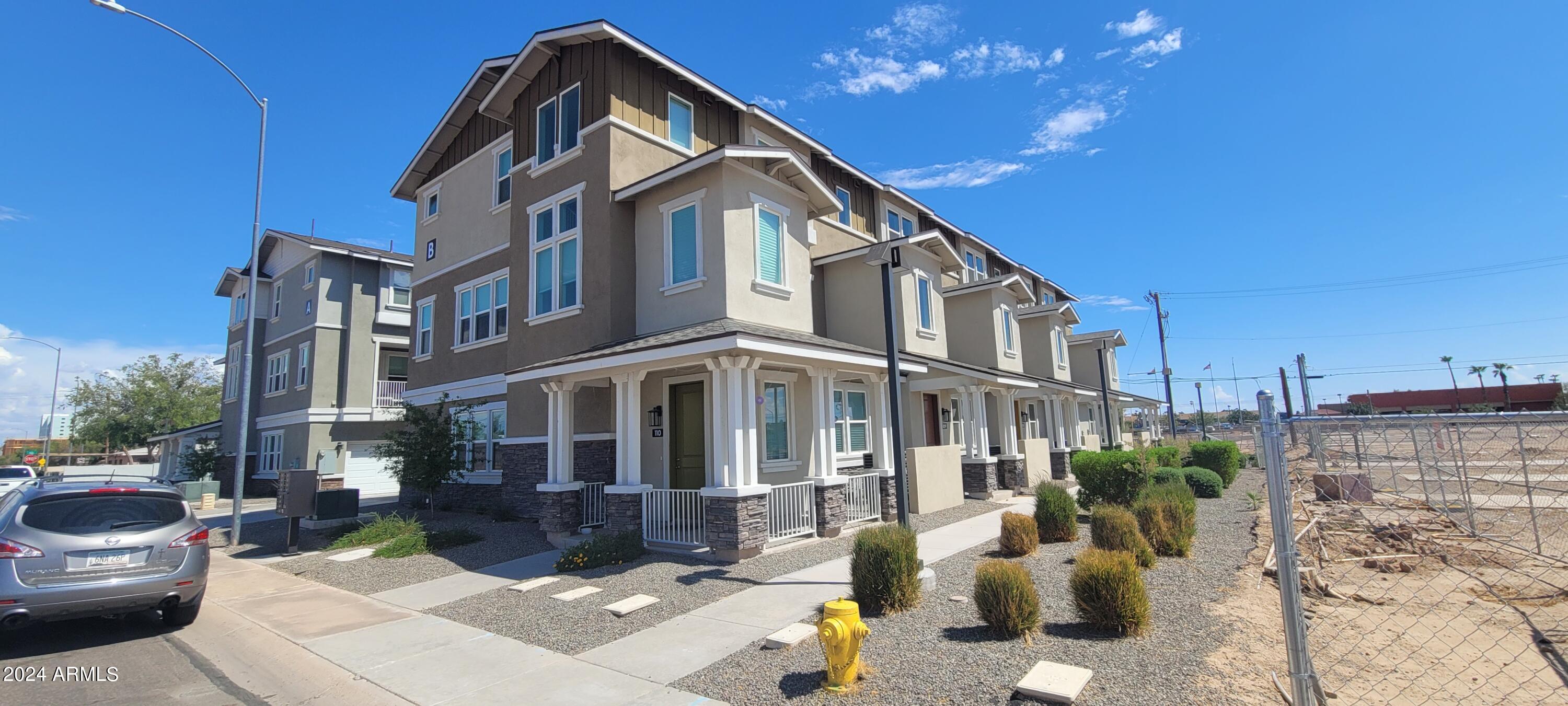 Photo 8 of 19 of 639 W PEPPER Place 109 townhome
