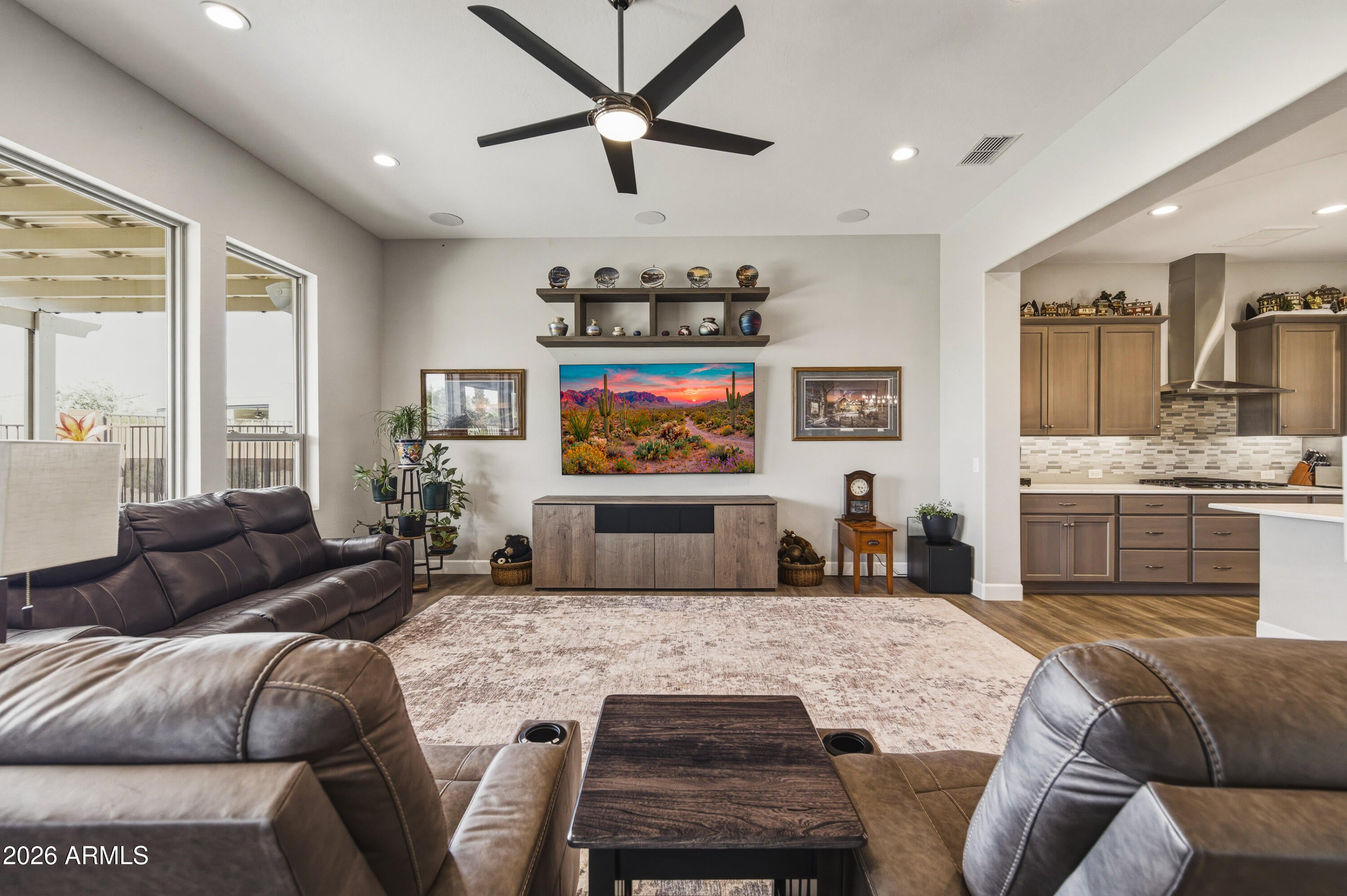 4318 W ACACIA Drive