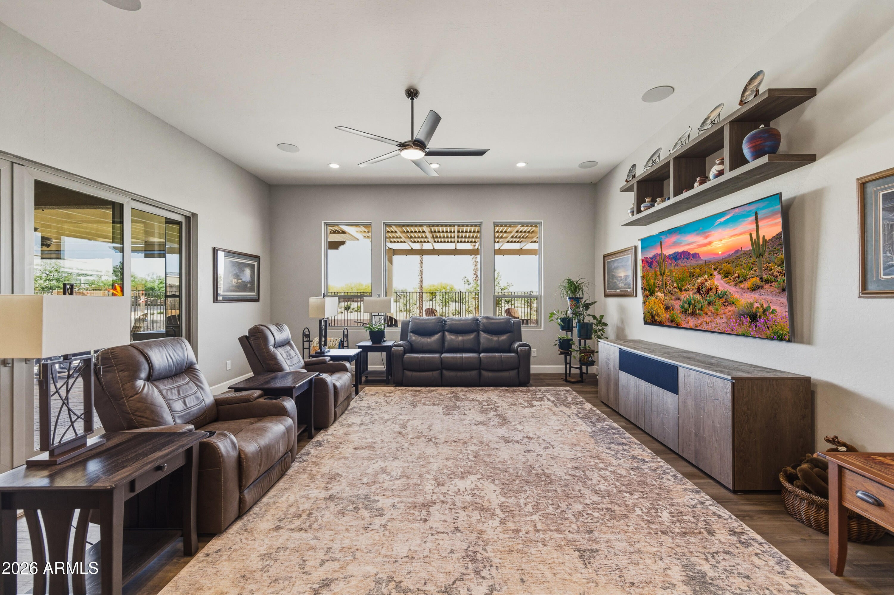4318 W ACACIA Drive