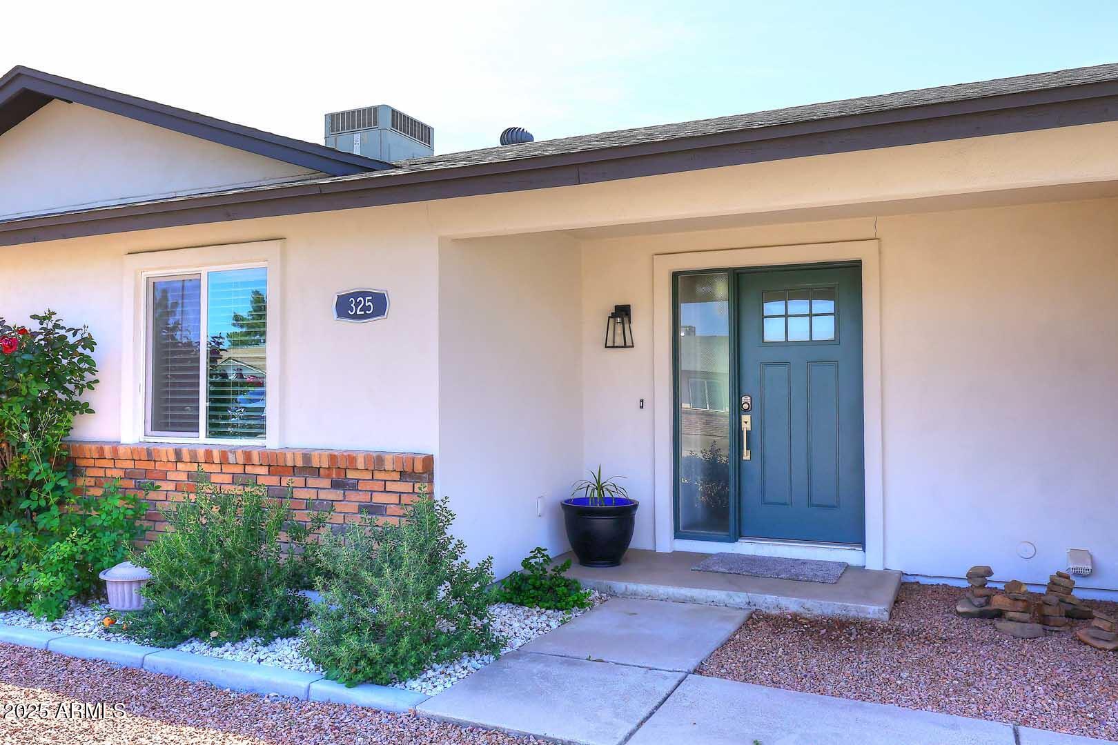 325 W SAN ANGELO Street