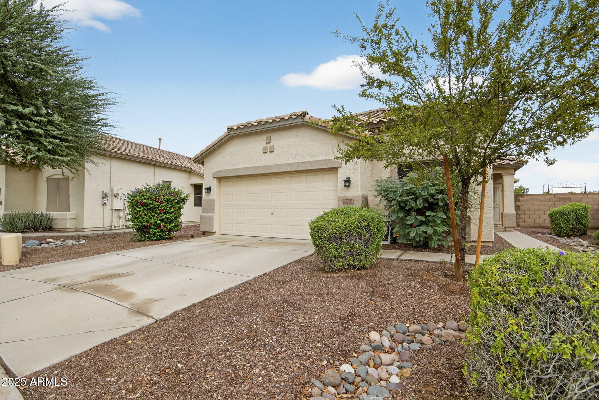 12702 W GLENROSA Drive