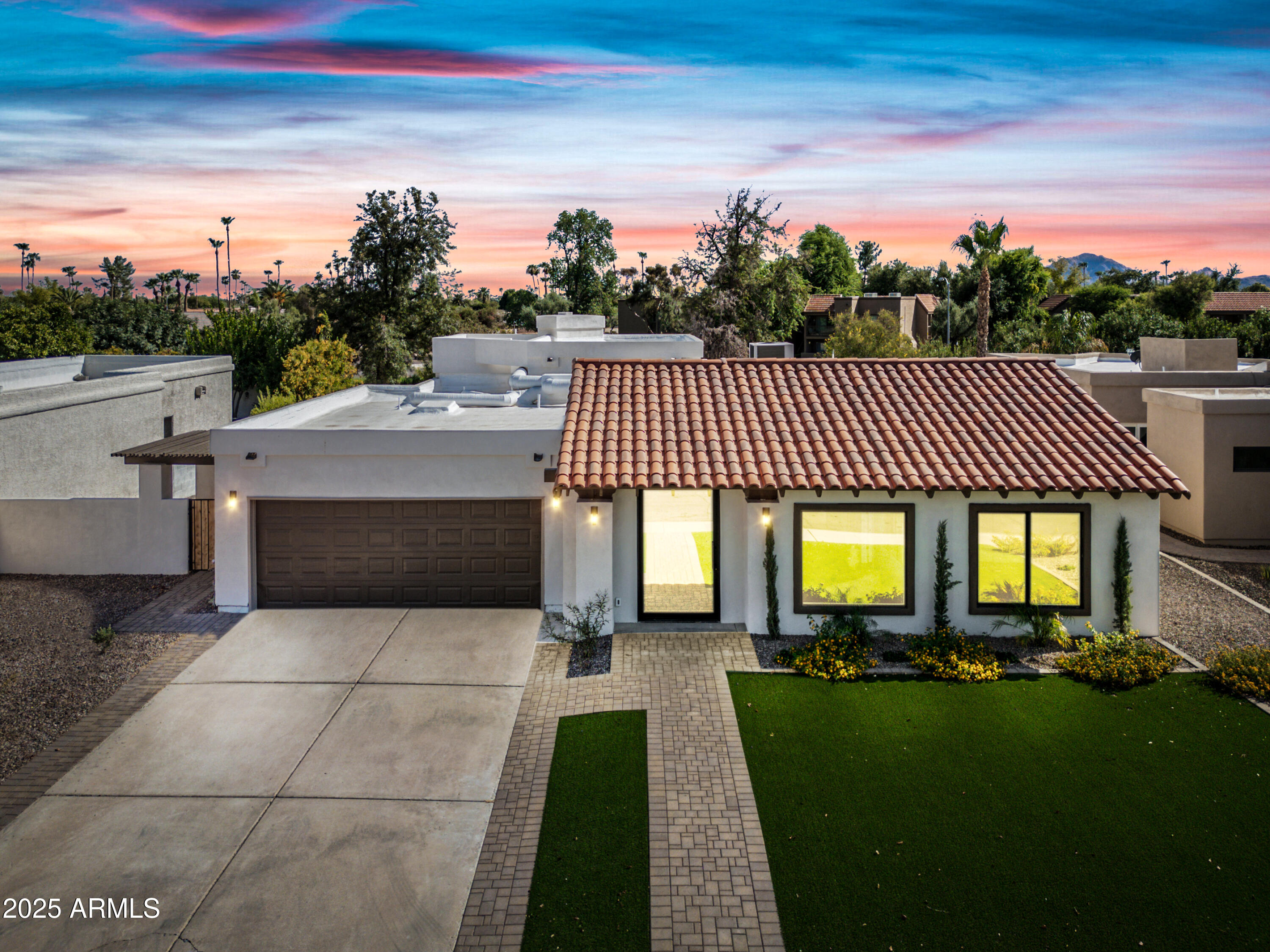 8313 E THOROUGHBRED Trail