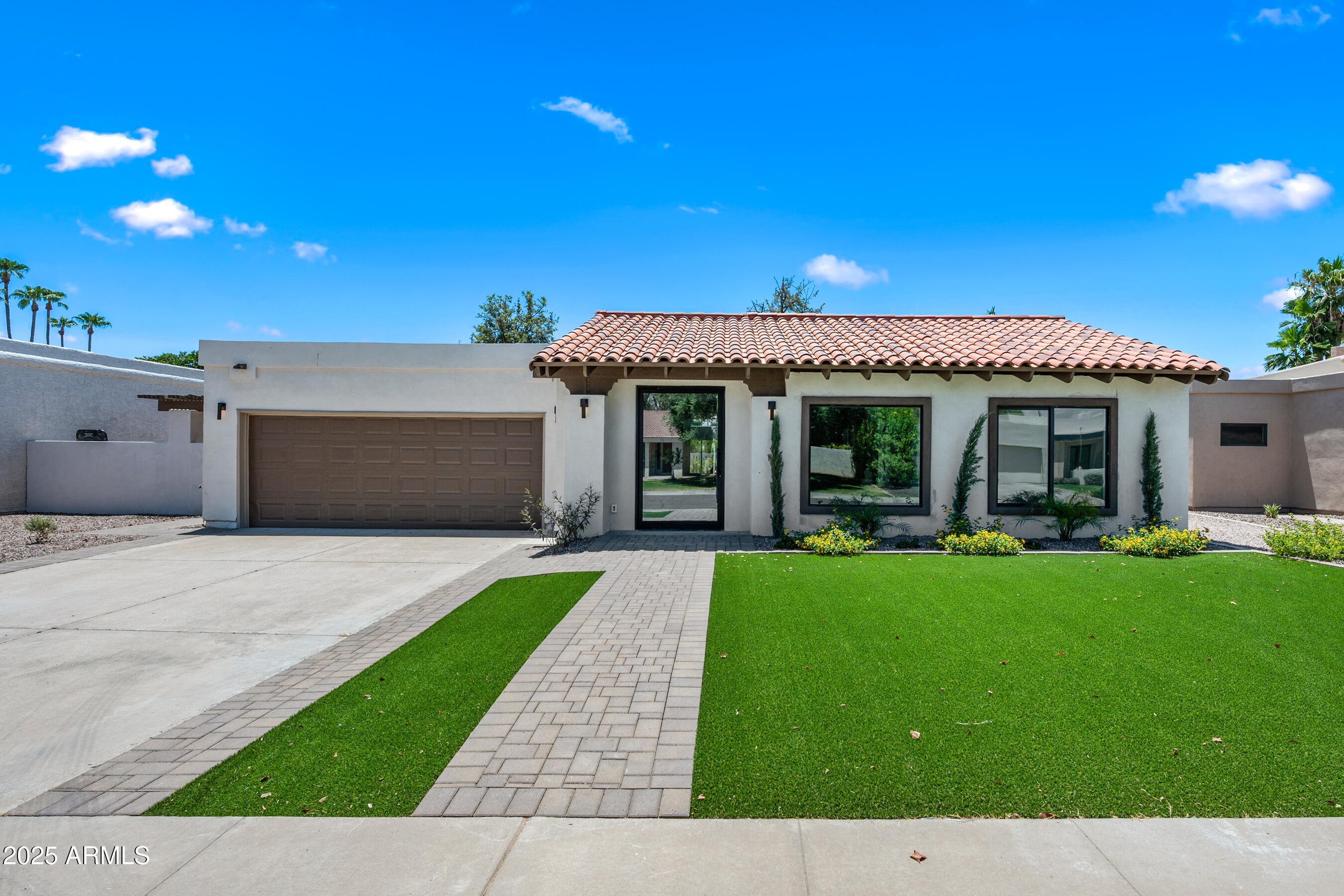 8313 E THOROUGHBRED Trail