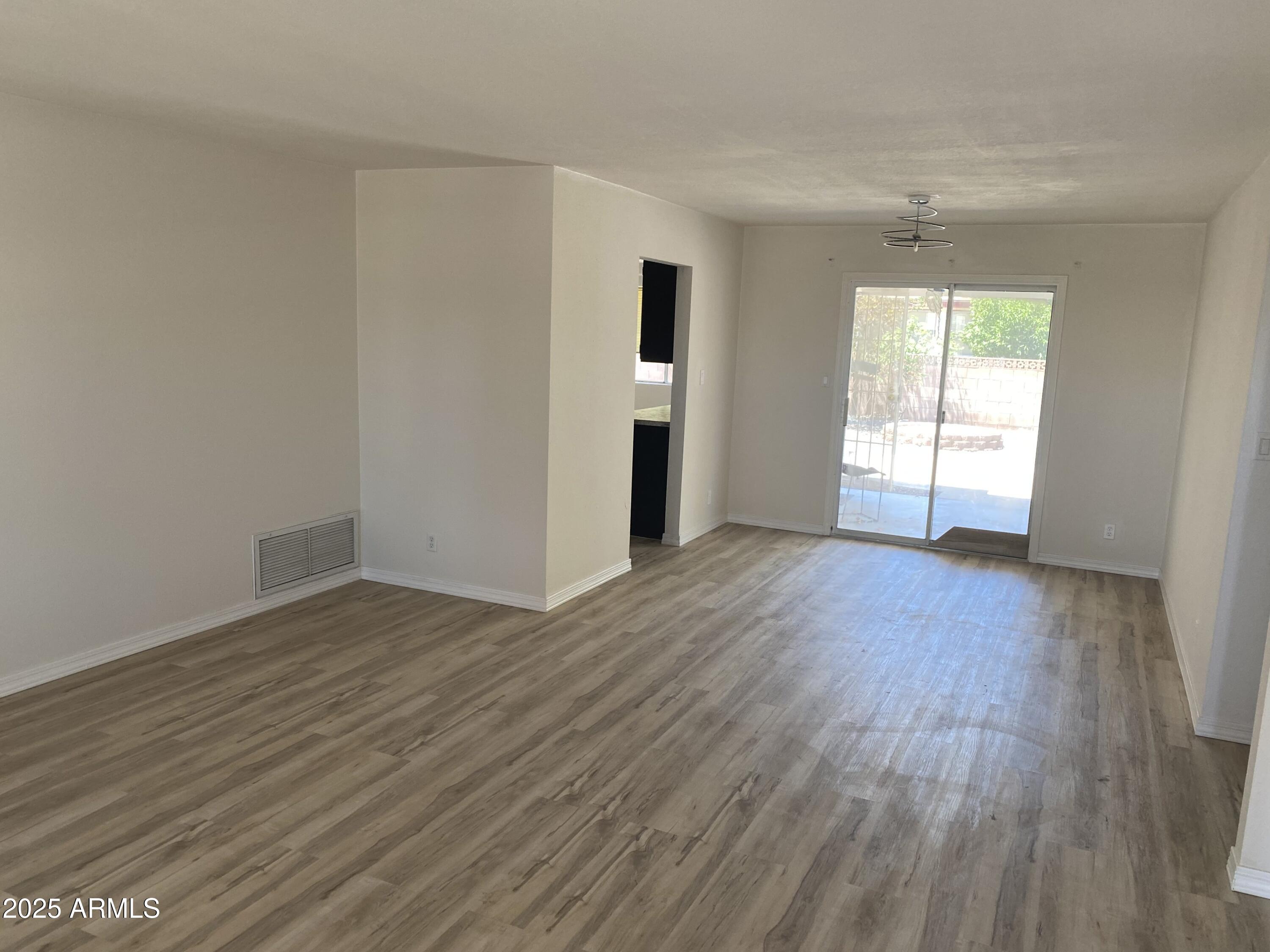 6528 E BARSTOW Street