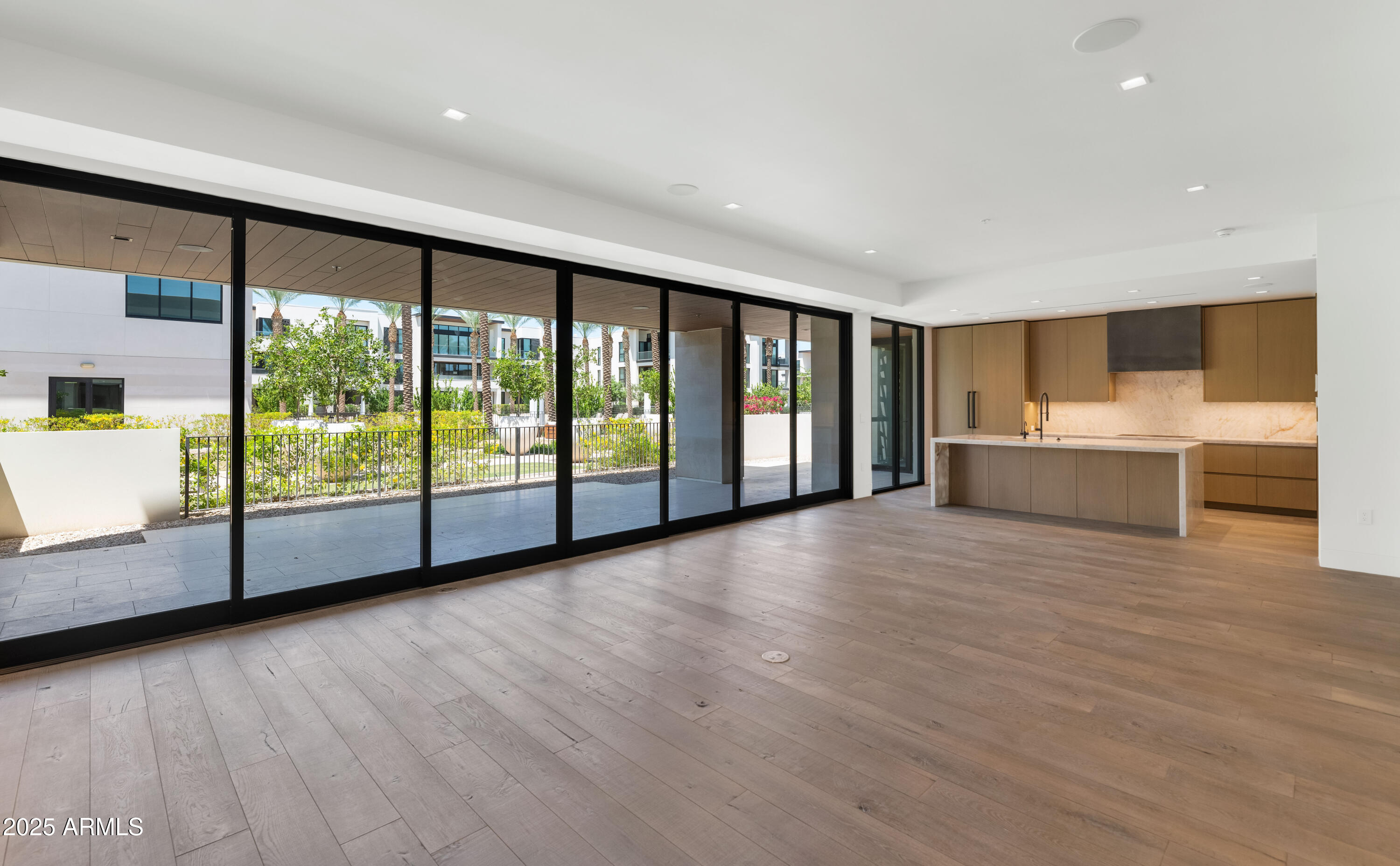 6587 N PALMERAIE Boulevard 1051
