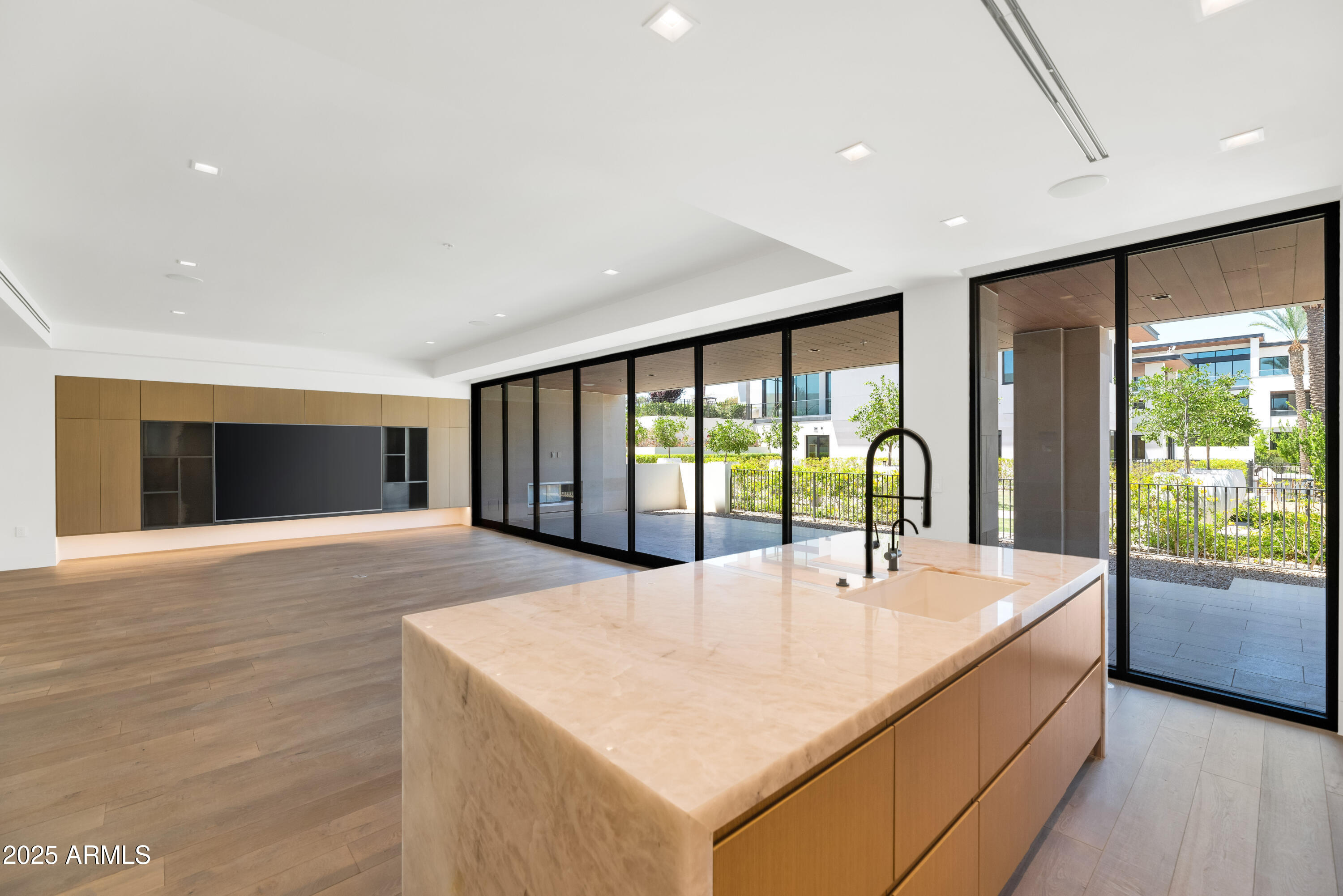 6587 N PALMERAIE Boulevard 1051