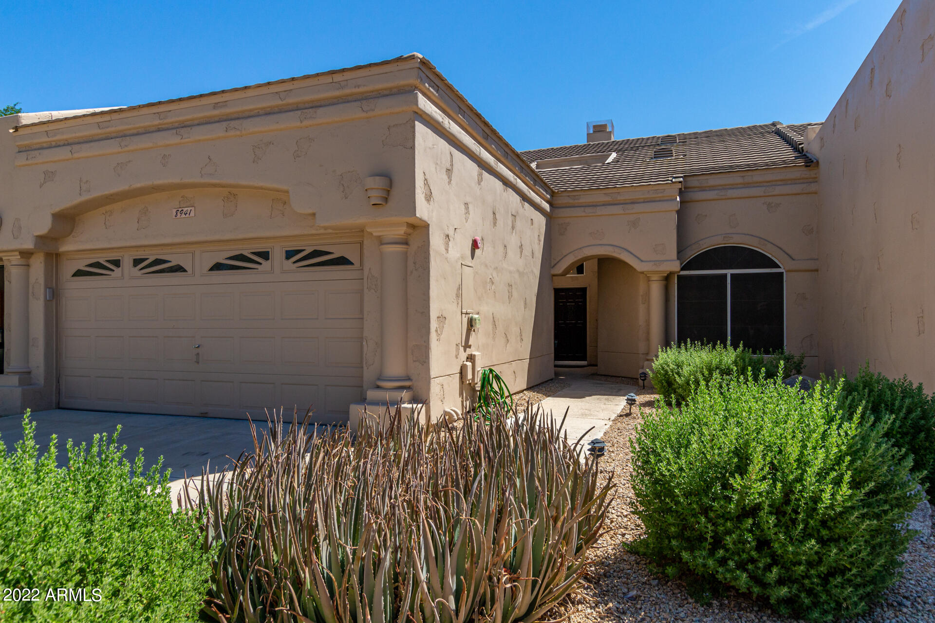 8941 E MAPLE Drive