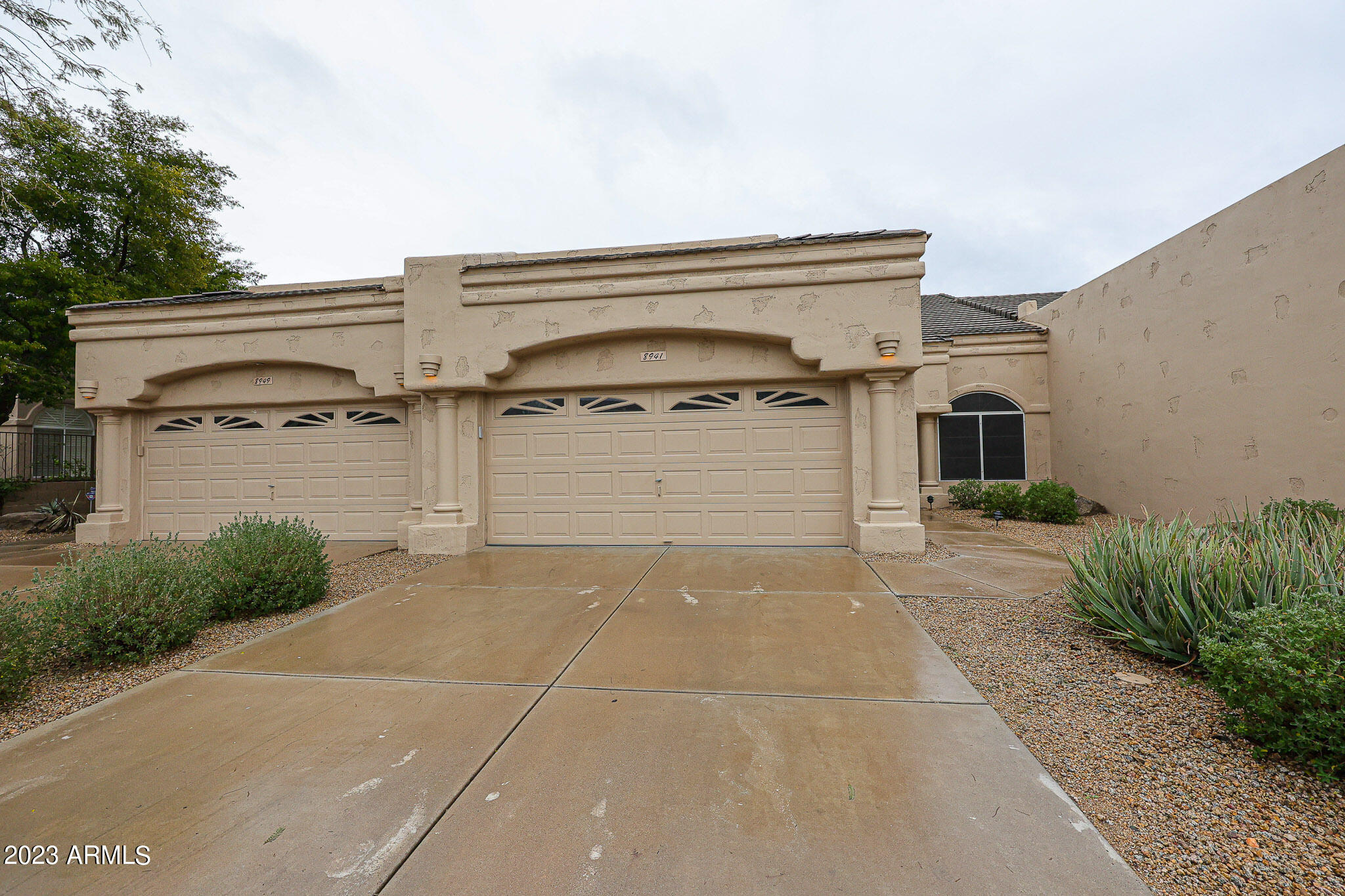 8941 E MAPLE Drive
