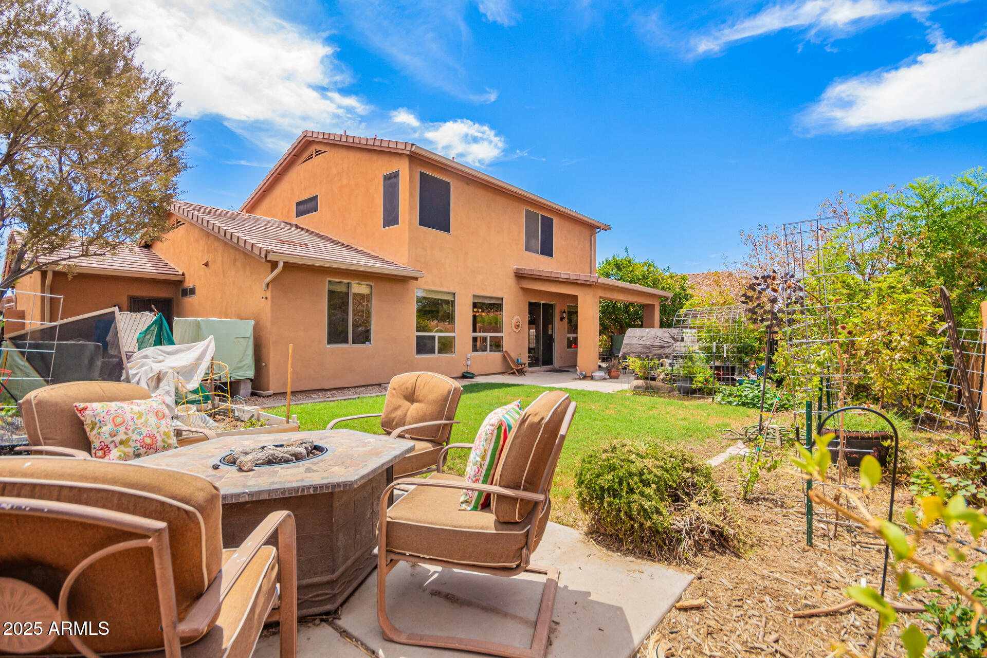 1536 E DEL RIO Street