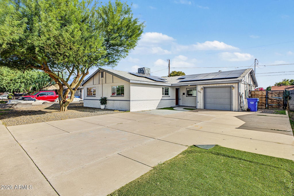 Photo of 3021 W Bloomfield Road, Phoenix, AZ 85029 (MLS # 7092694)