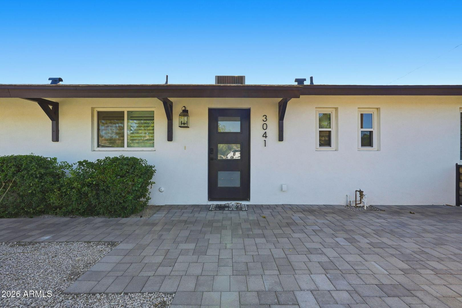 3041 E Elm Street