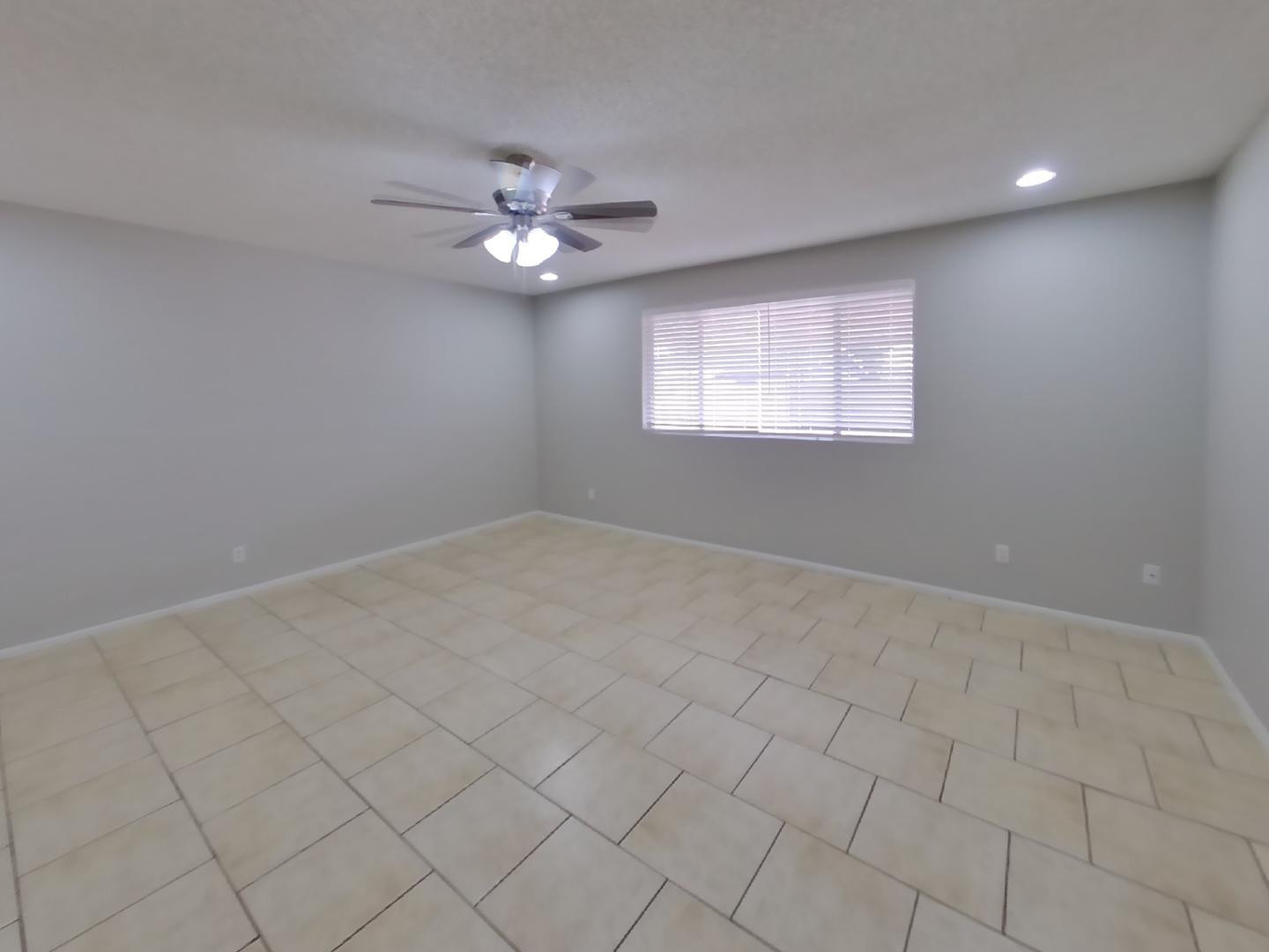 3729 W North Lane