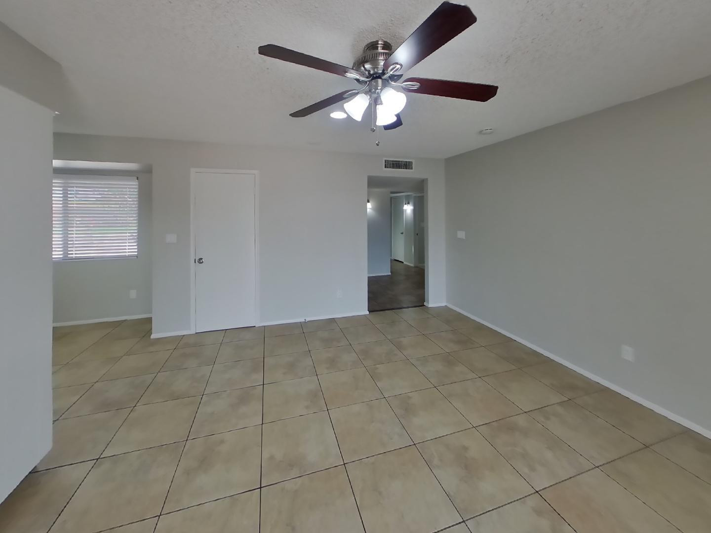 3729 W North Lane