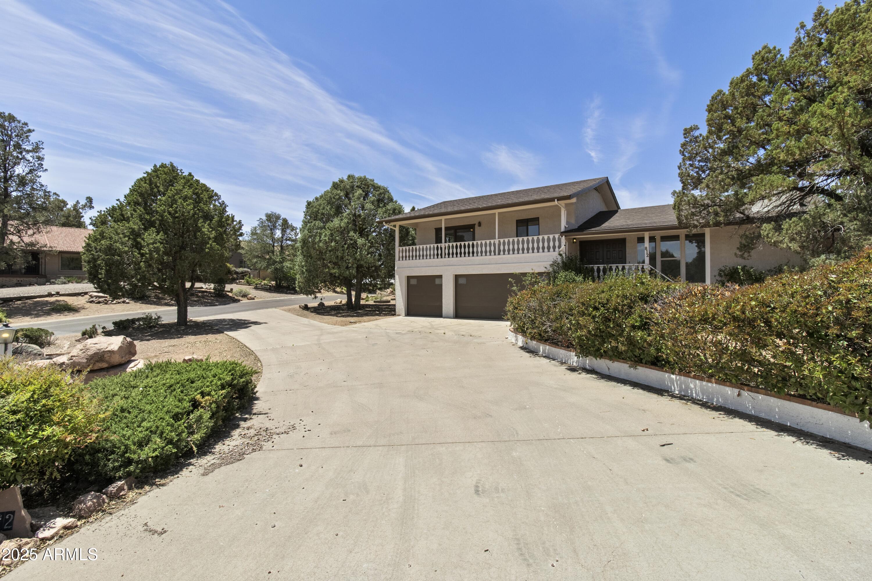812 S BOULDER Circle