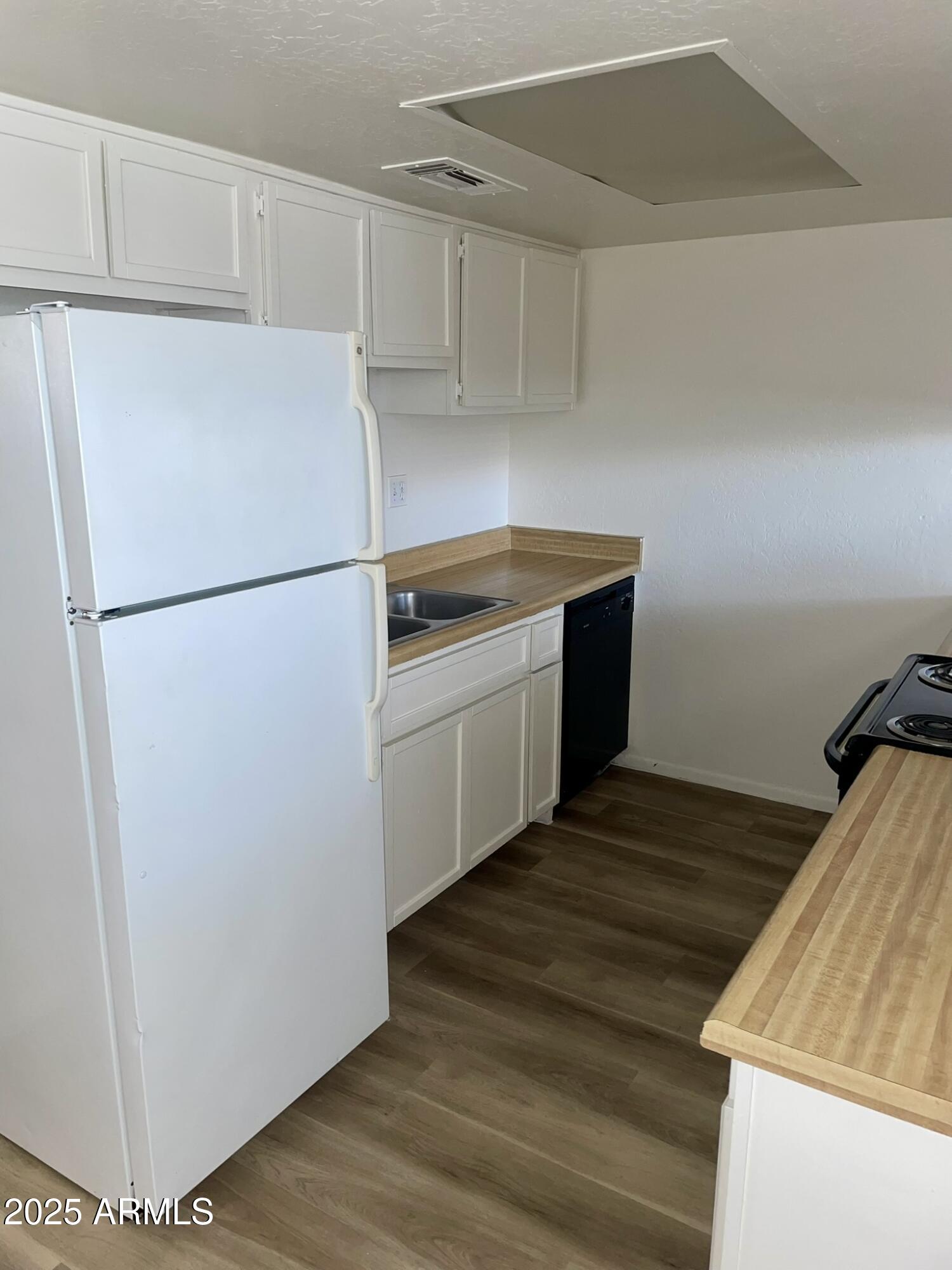 2002 E Sweetwater Avenue 202