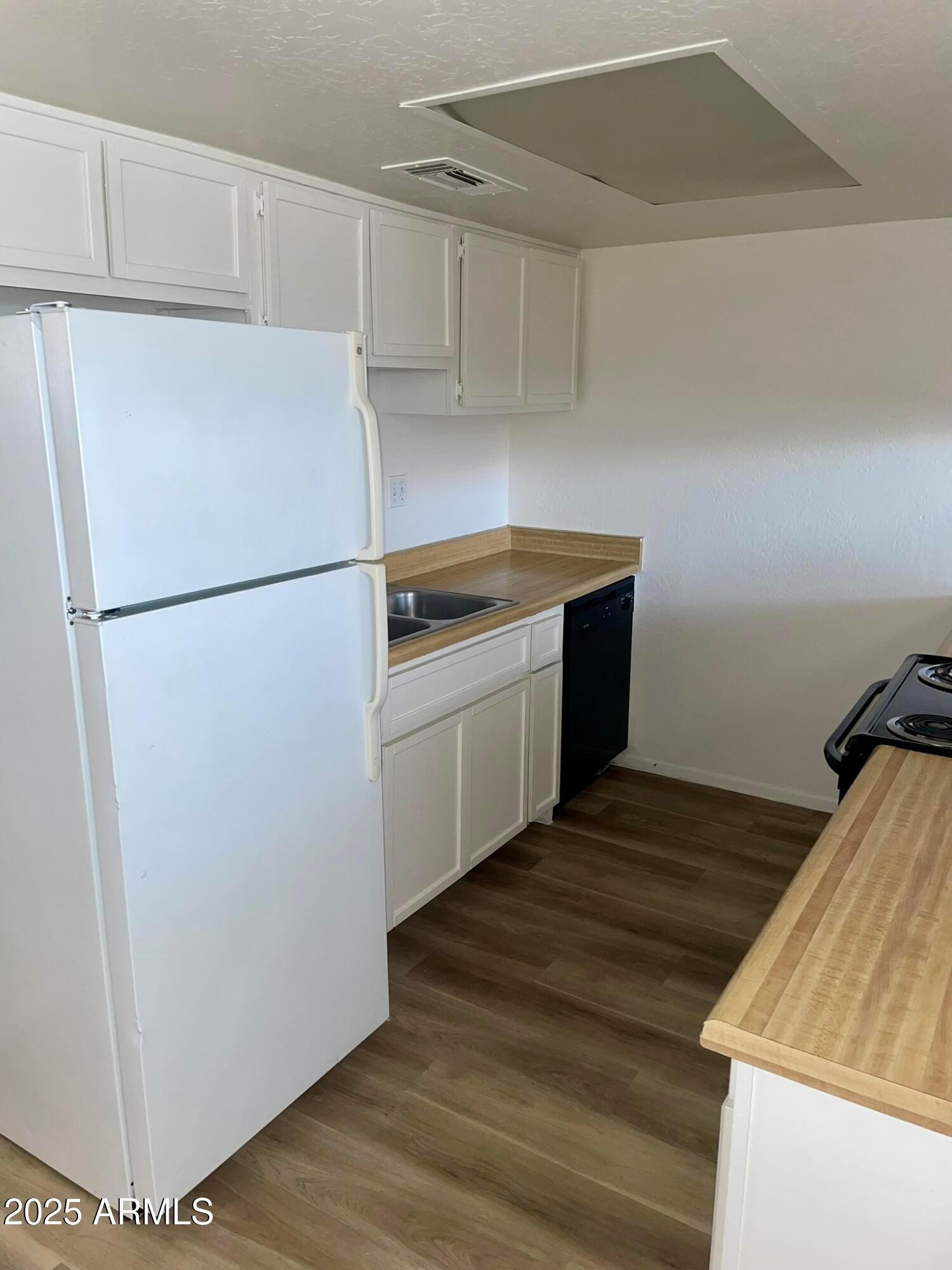 2002 E Sweetwater Avenue 202,209